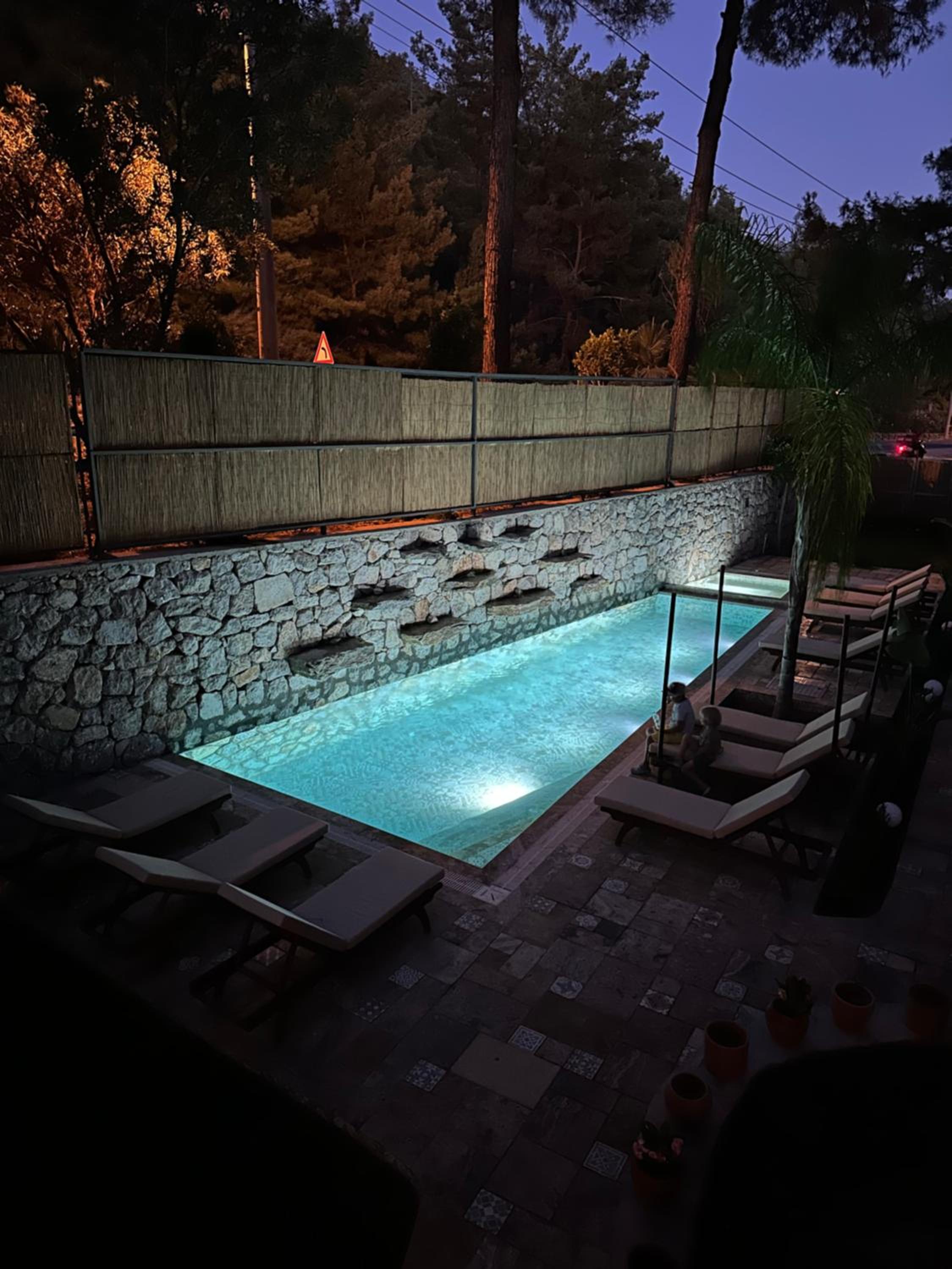 Esmahan Forest and Pool by Zehra Suites