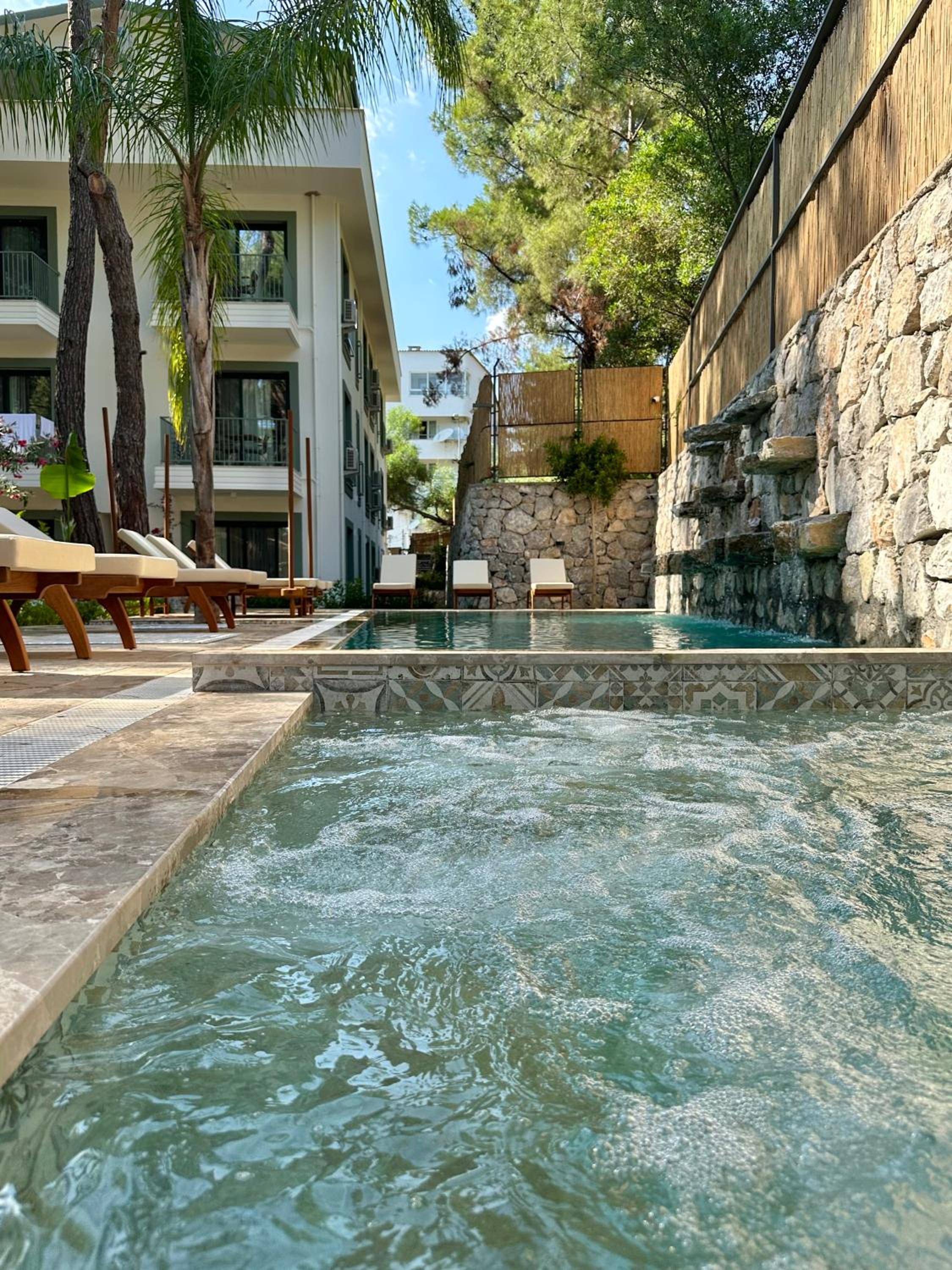 Esmahan Forest and Pool by Zehra Suites