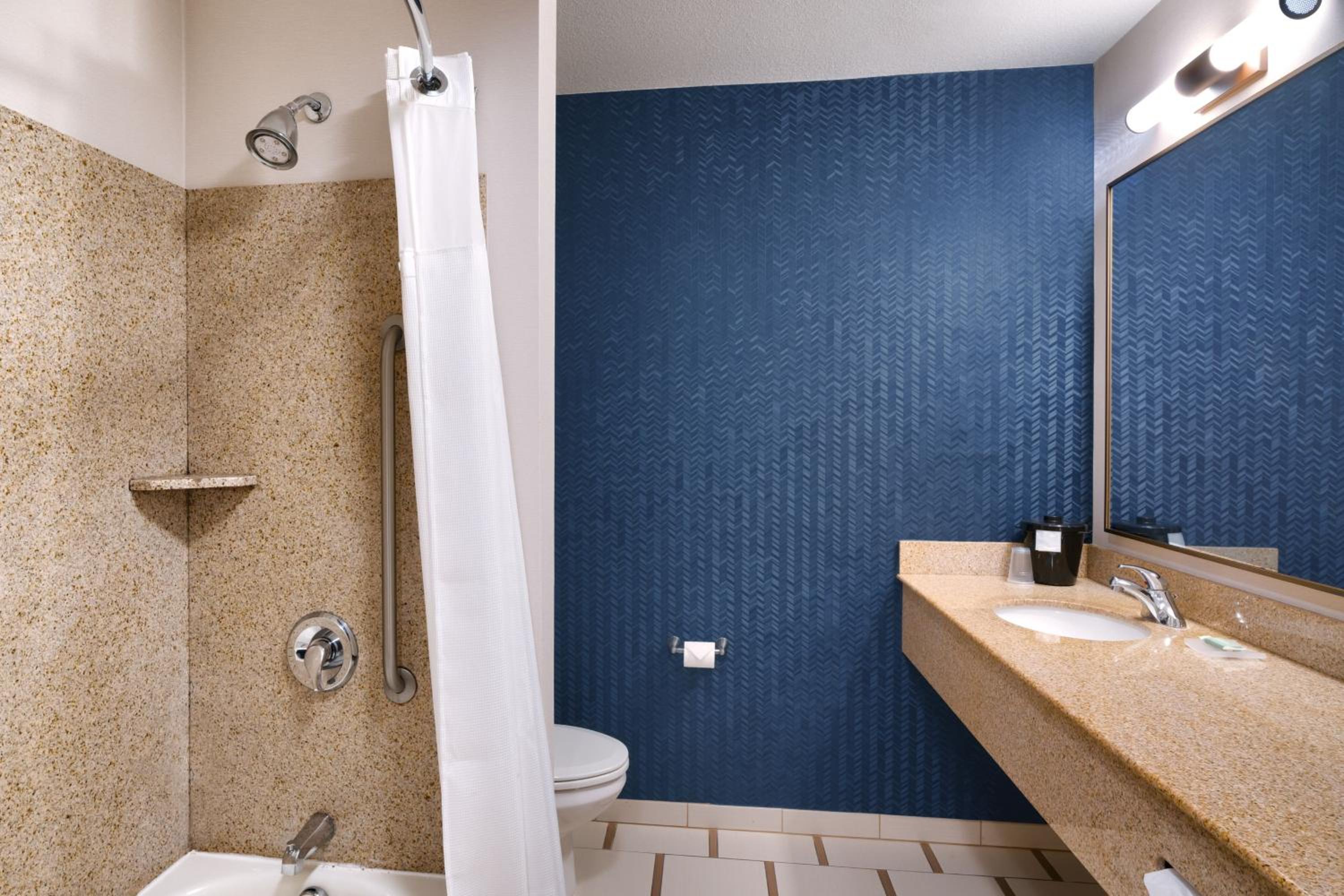 Yakima Vacations - Fairfield Inn  Suites by Marriott Yakima - Property Image 9