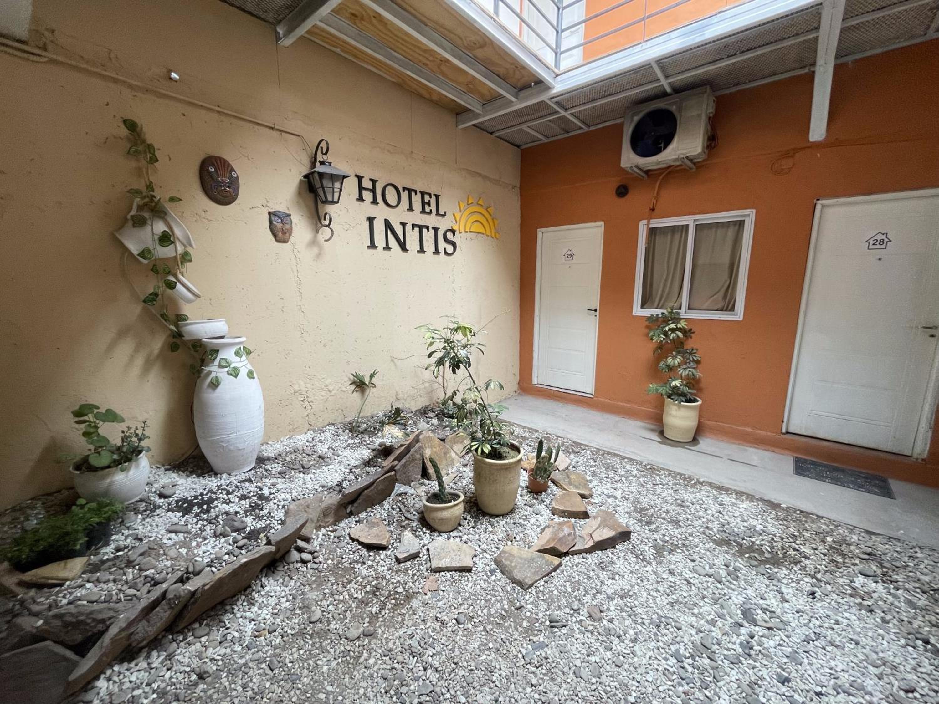Intis