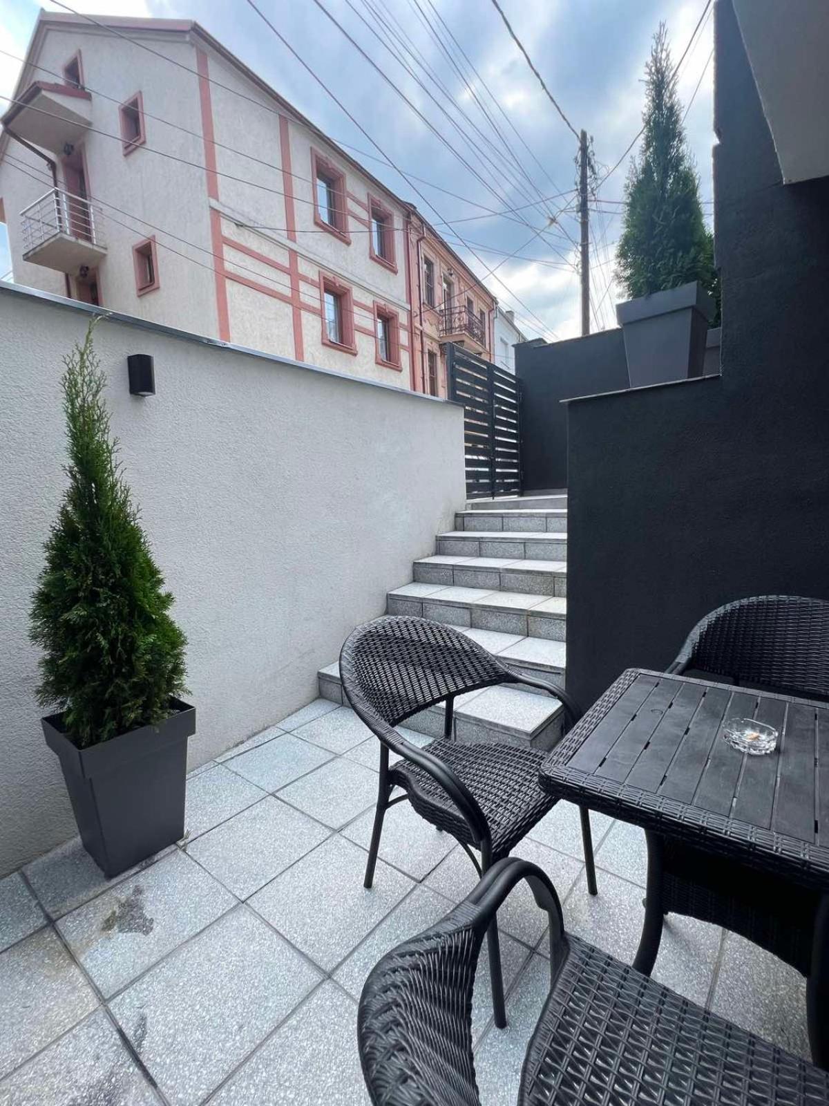 Kali Apartments