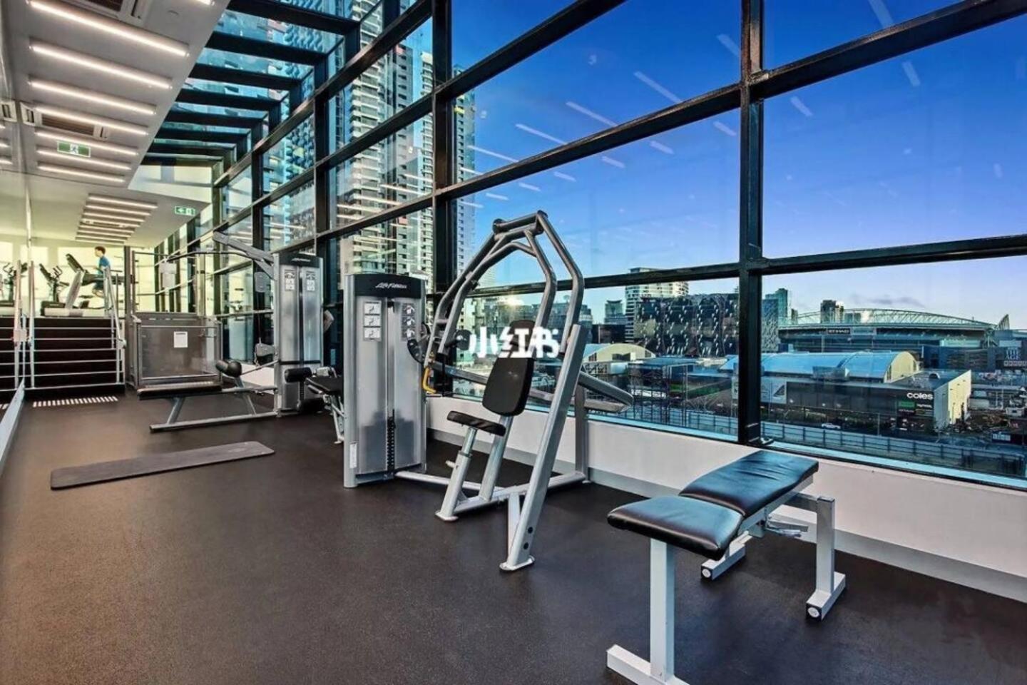 Quiet CBD 3b2b apartment + free parking