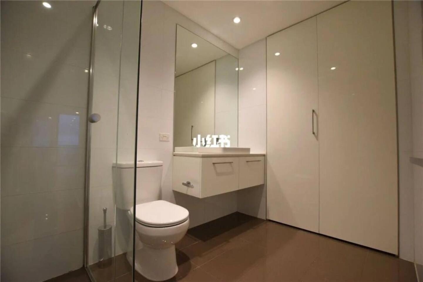 Quiet CBD 3b2b apartment + free parking
