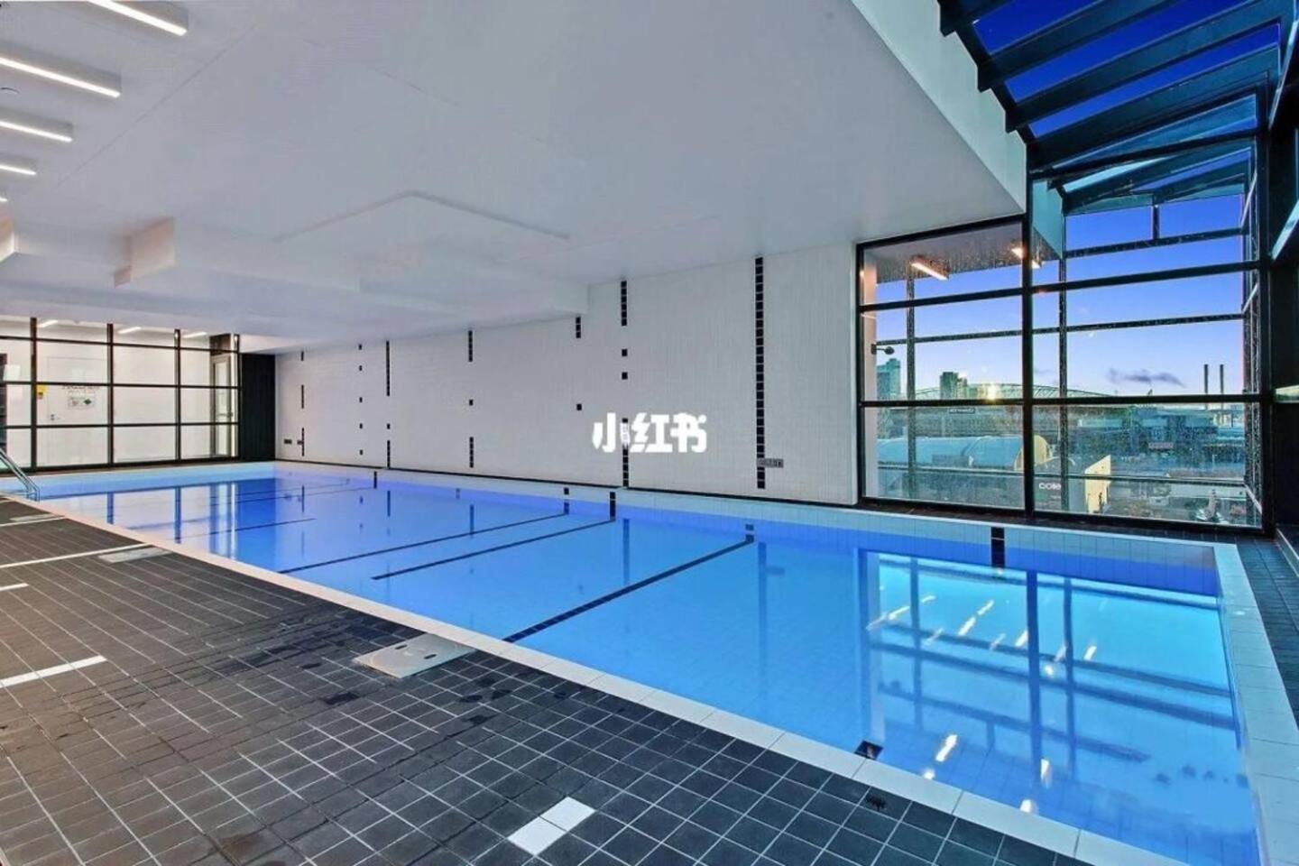 Quiet CBD 3b2b apartment + free parking