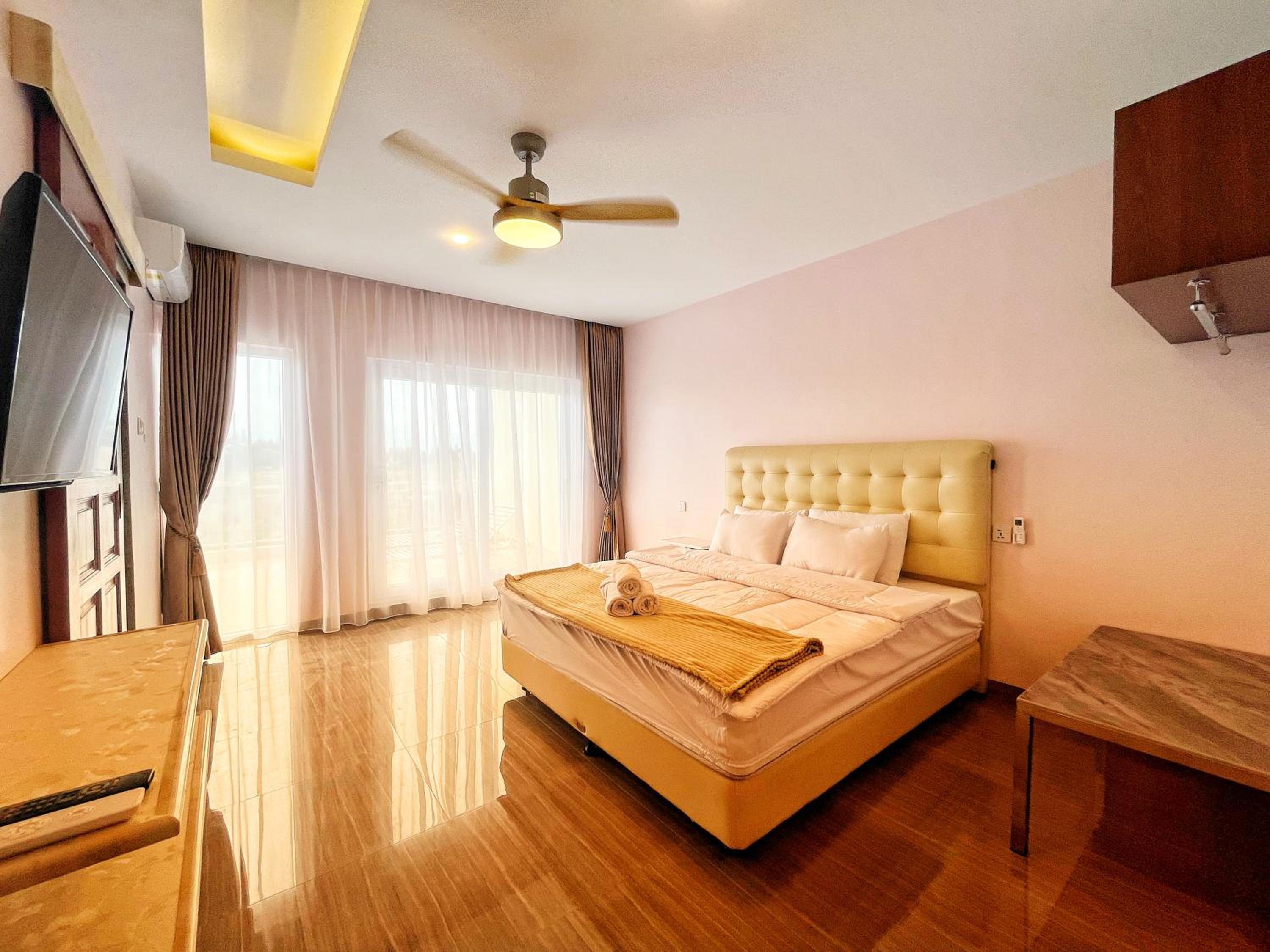 17 Pax Private Villa, Ferry Terminal Shuttle & Breakfast view 4