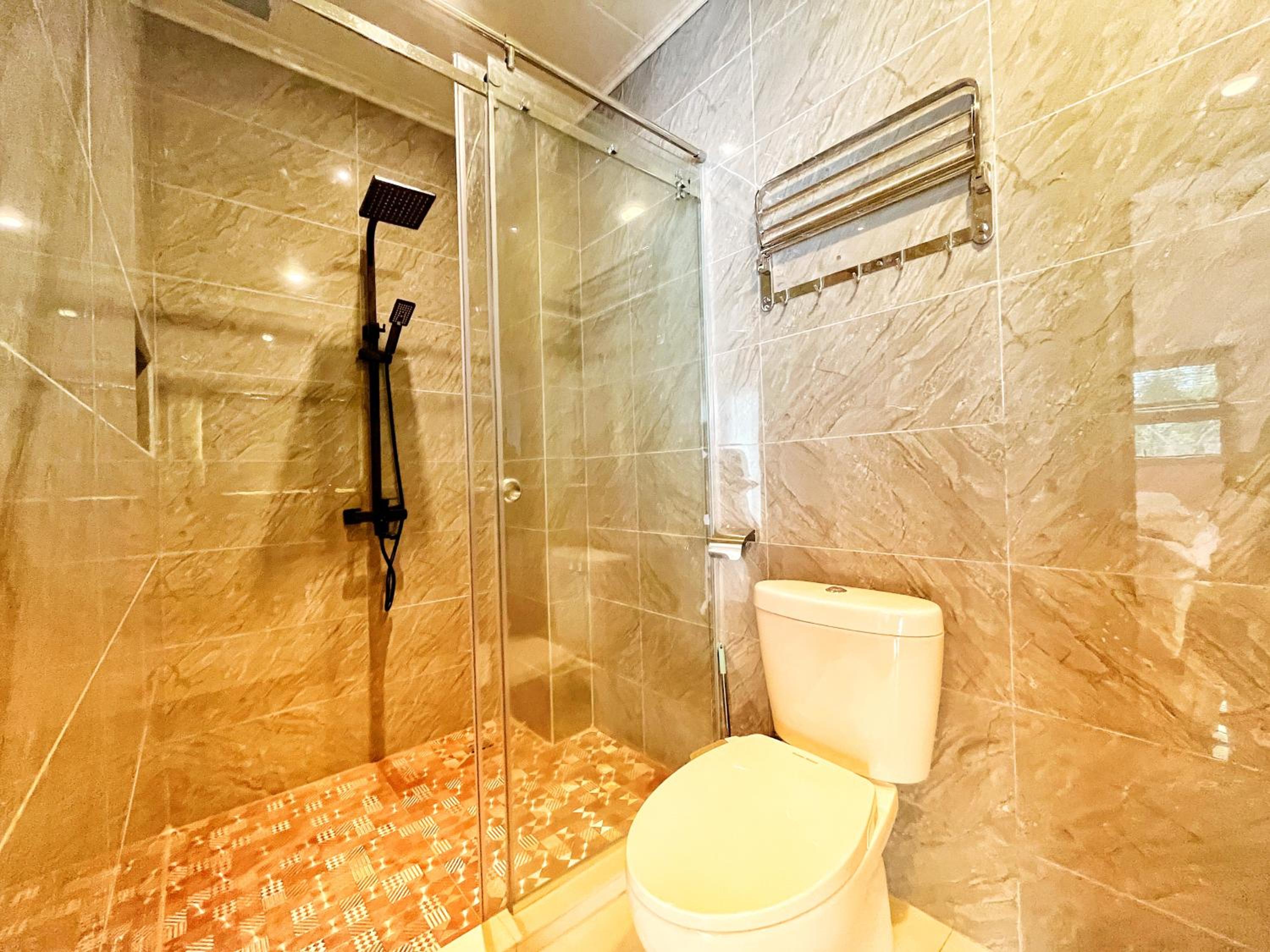 17 Pax Private Villa, Ferry Terminal Shuttle & Breakfast view 3