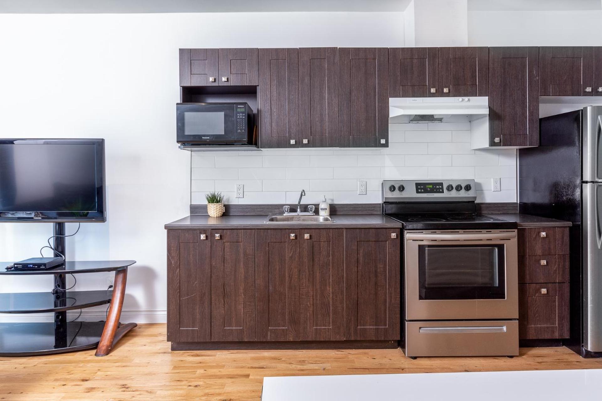 AAA Location - Bright and Cozy Apartment
