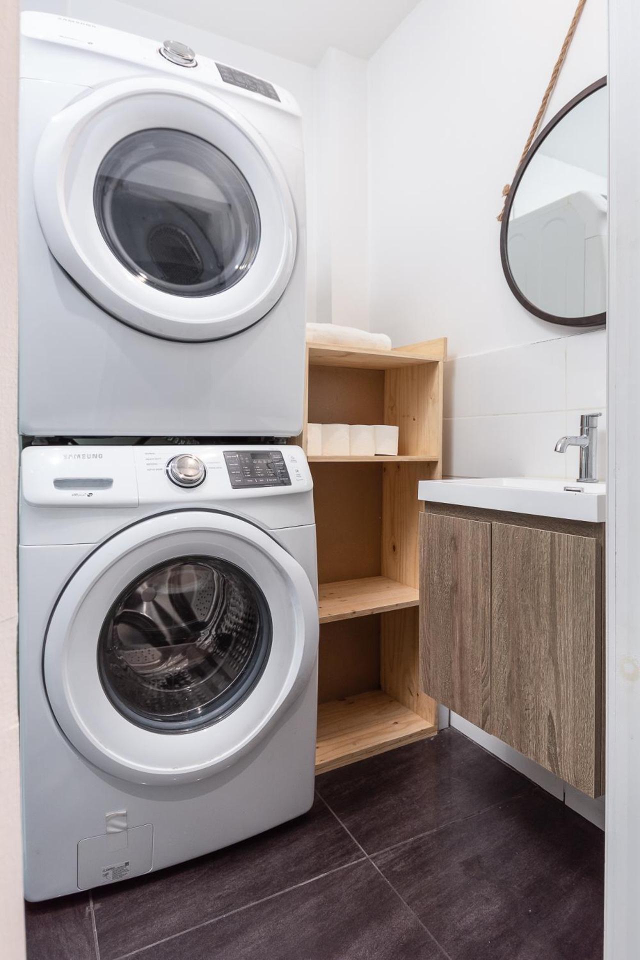 AAA Location - Bright and Cozy Apartment