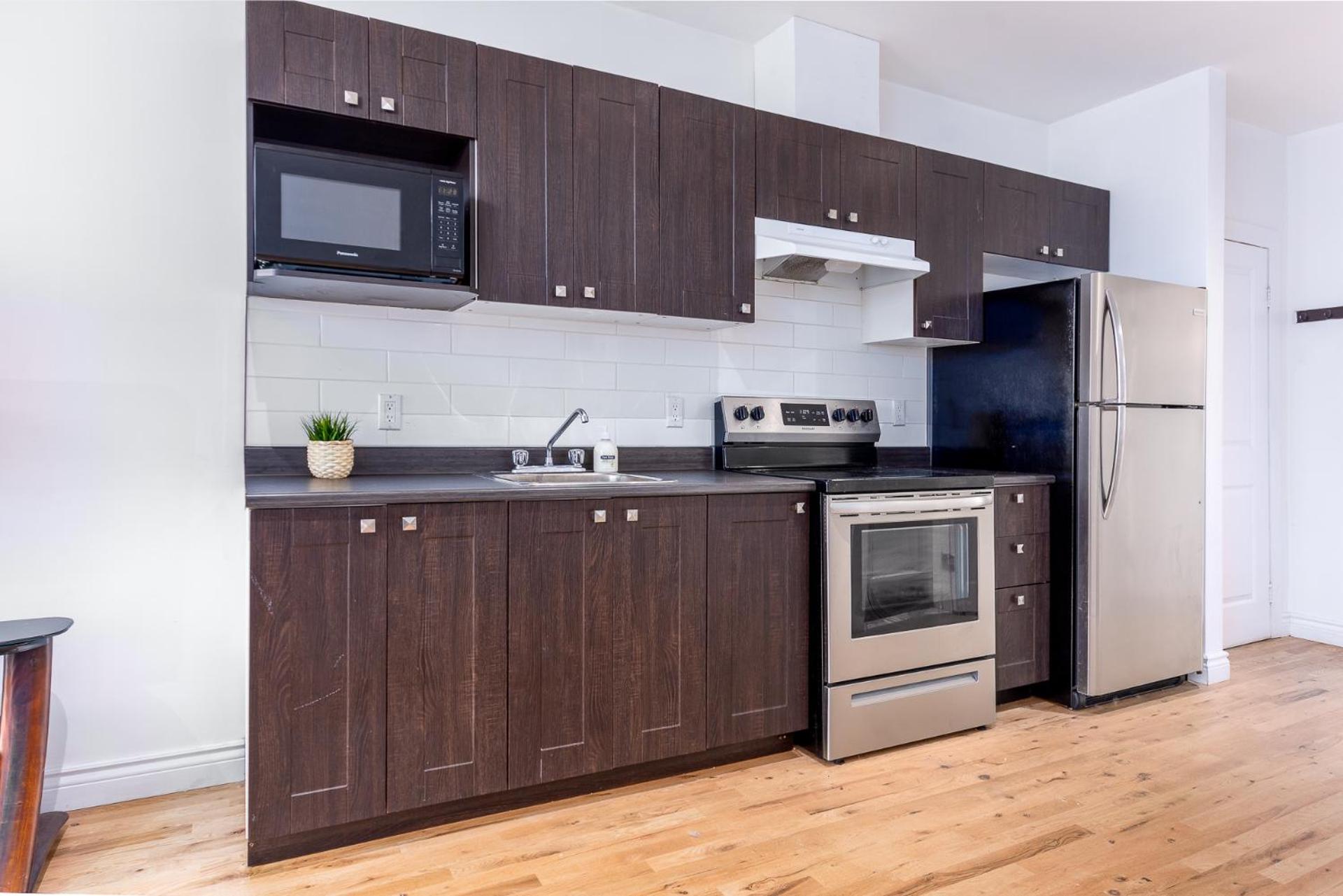 AAA Location - Bright and Cozy Apartment