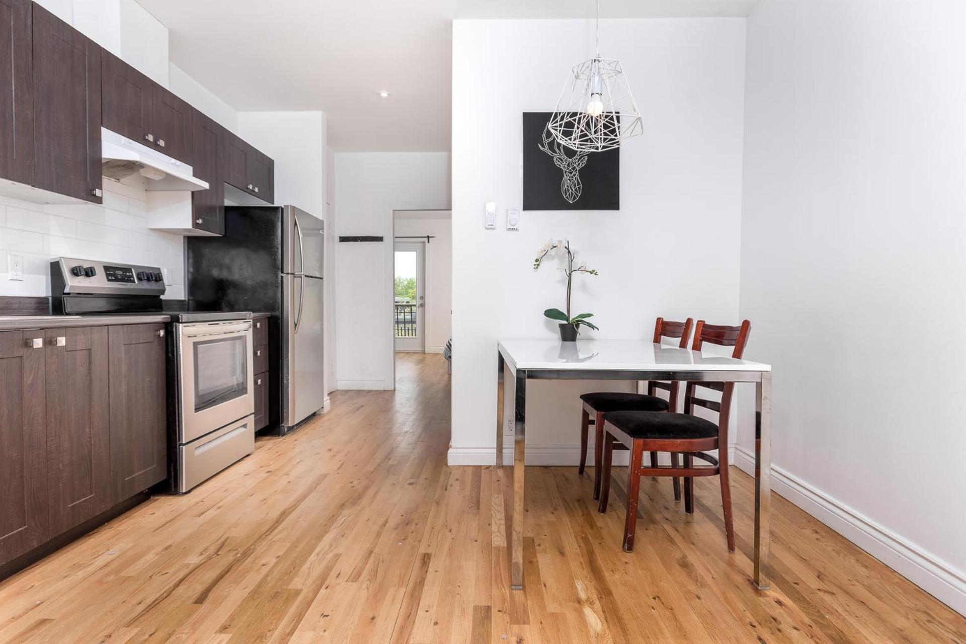 AAA Location - Bright and Cozy Apartment