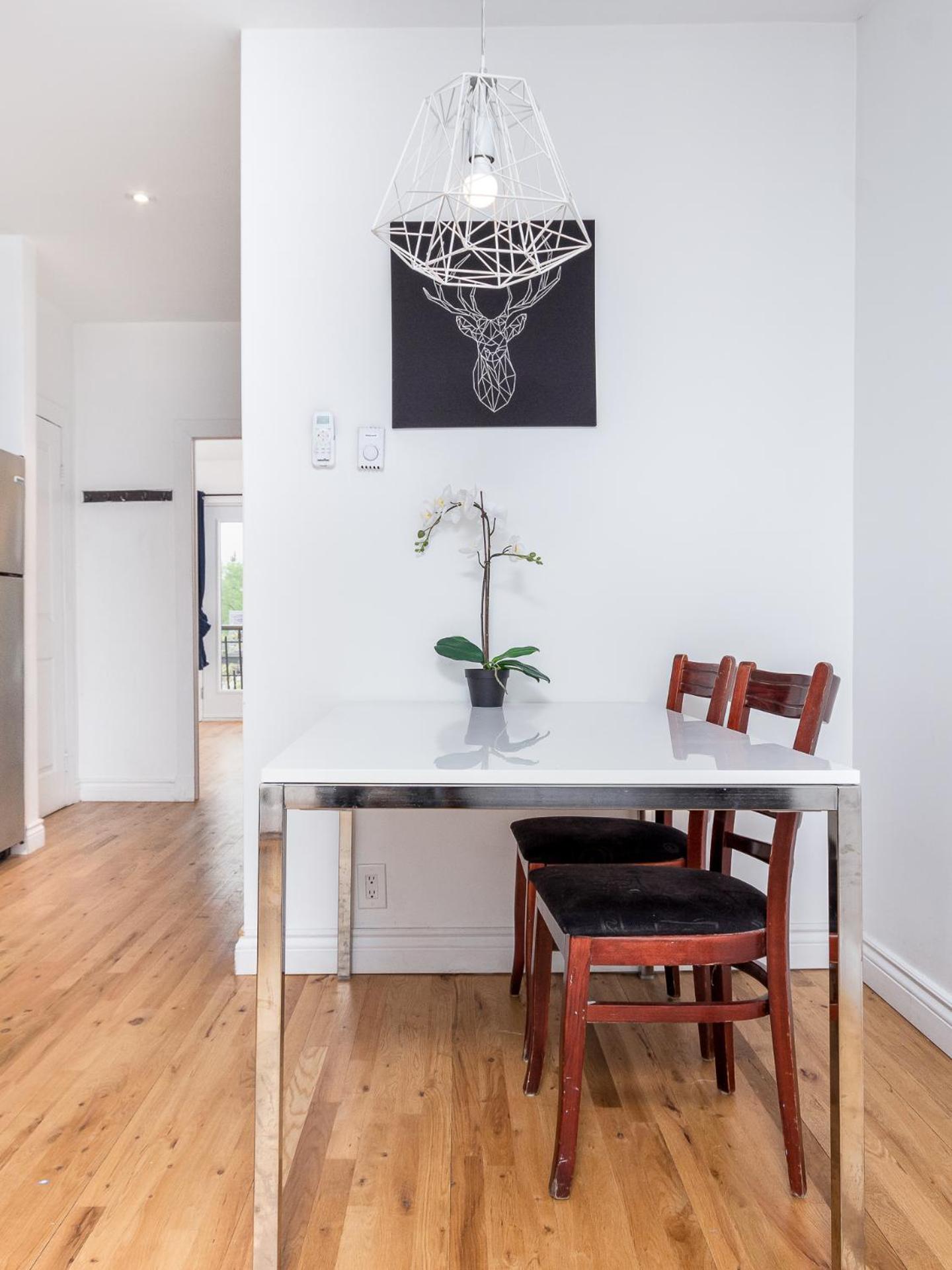 AAA Location - Bright and Cozy Apartment