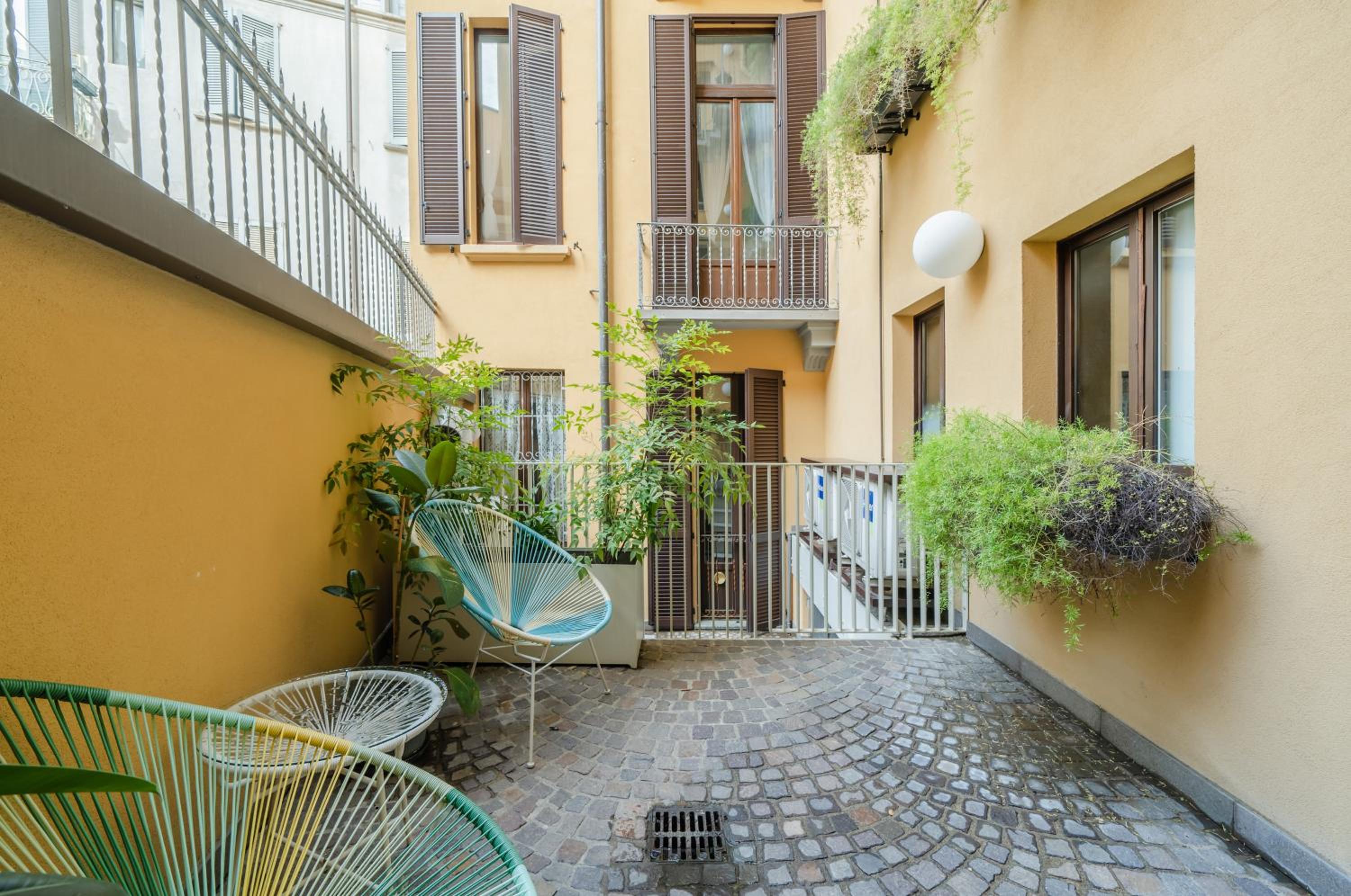 GuestHost - Central Studio APTS Milano-Corso Magenta