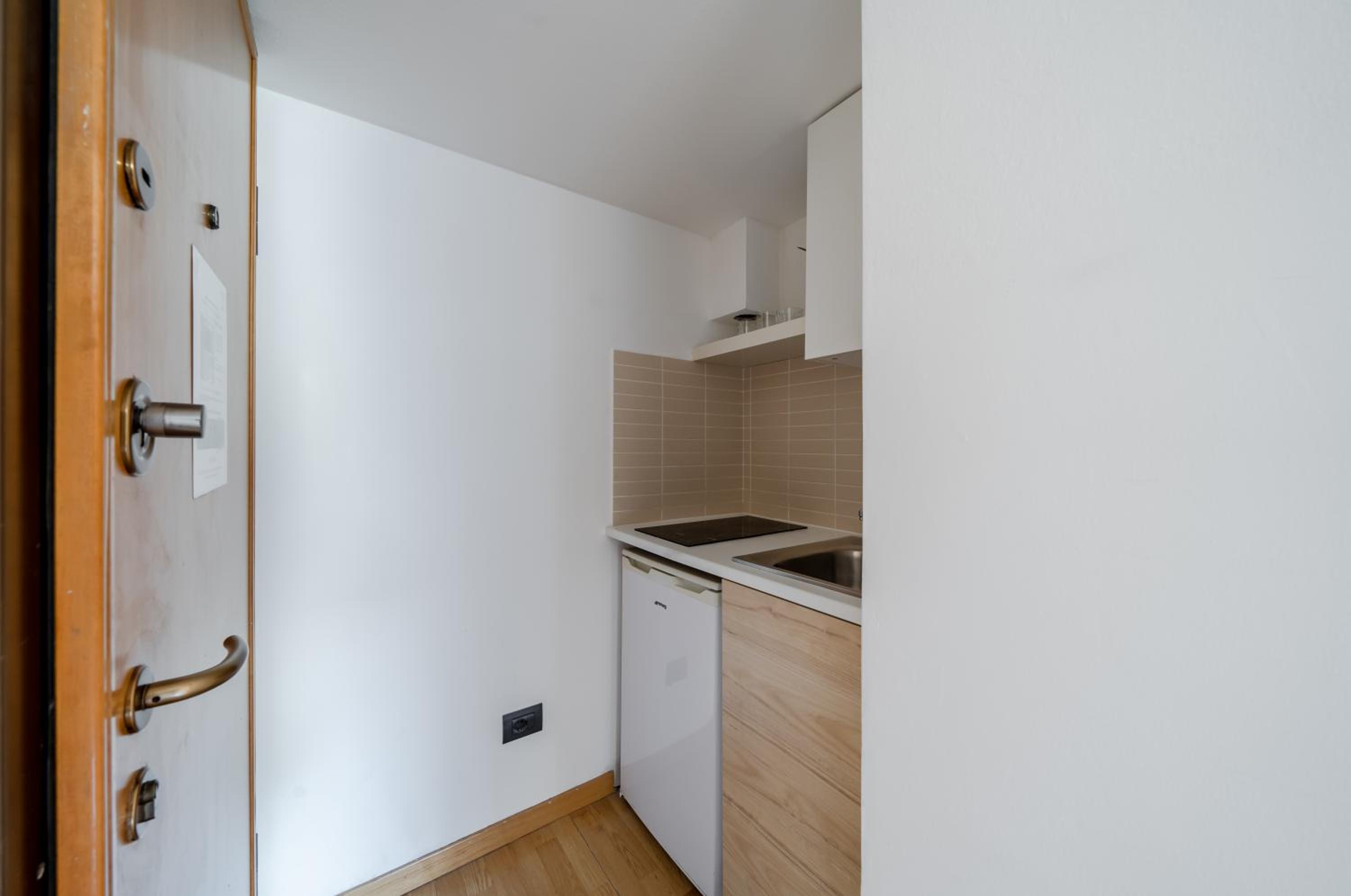 GuestHost - Central Studio APTS Milano-Corso Magenta