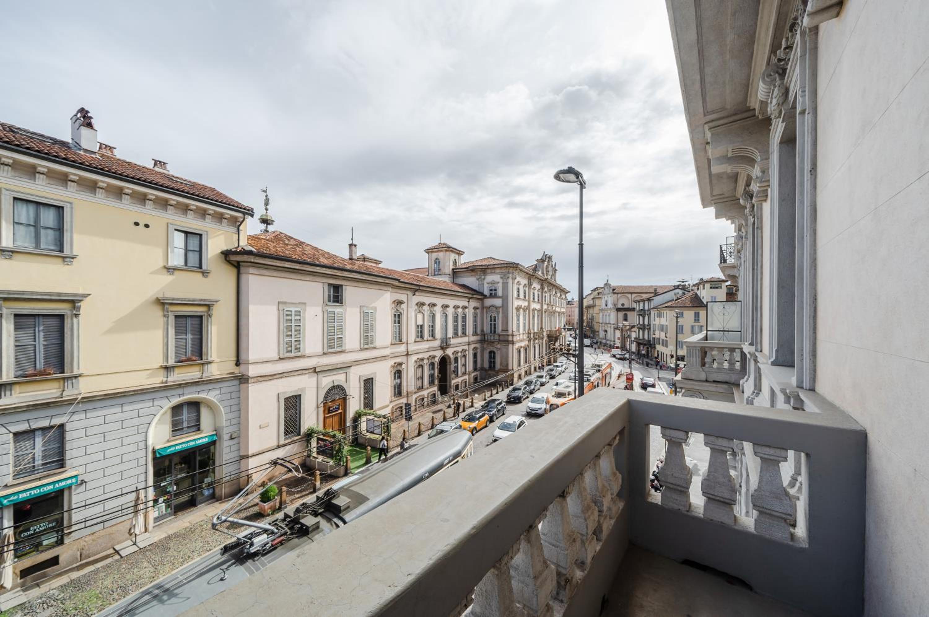 GuestHost - Central Studio APTS Milano-Corso Magenta