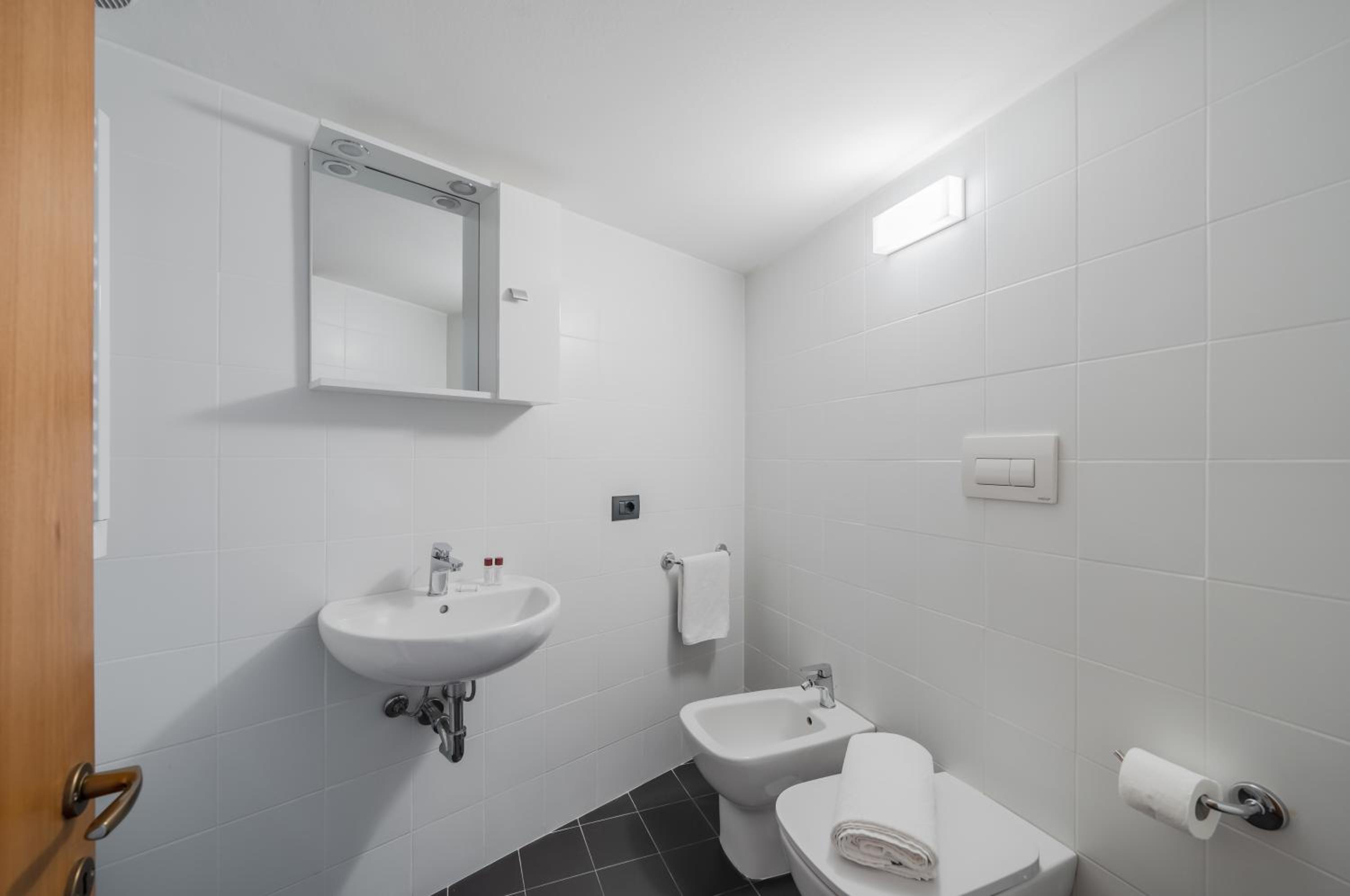 GuestHost - Central Studio APTS Milano-Corso Magenta