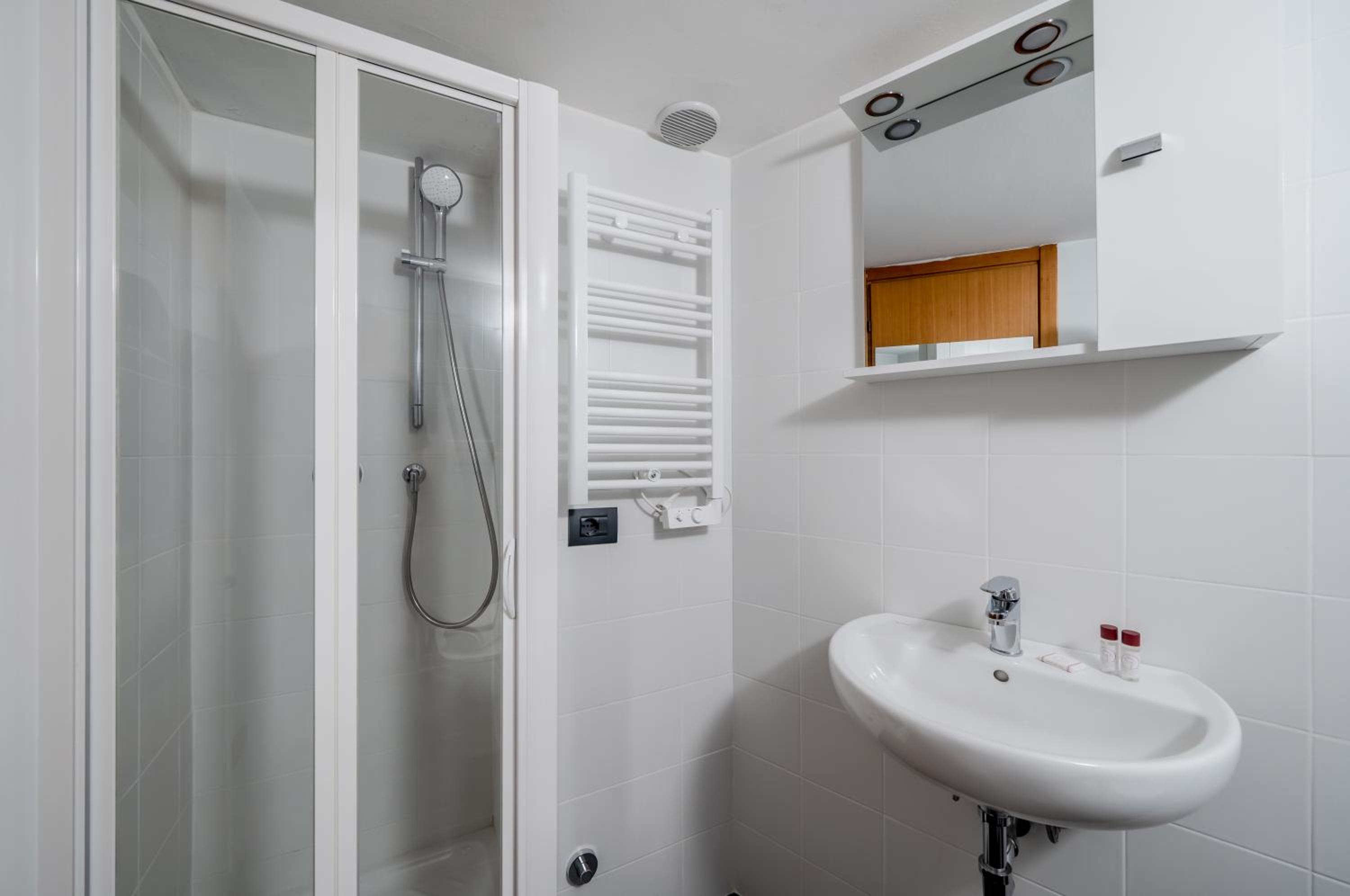 GuestHost - Central Studio APTS Milano-Corso Magenta