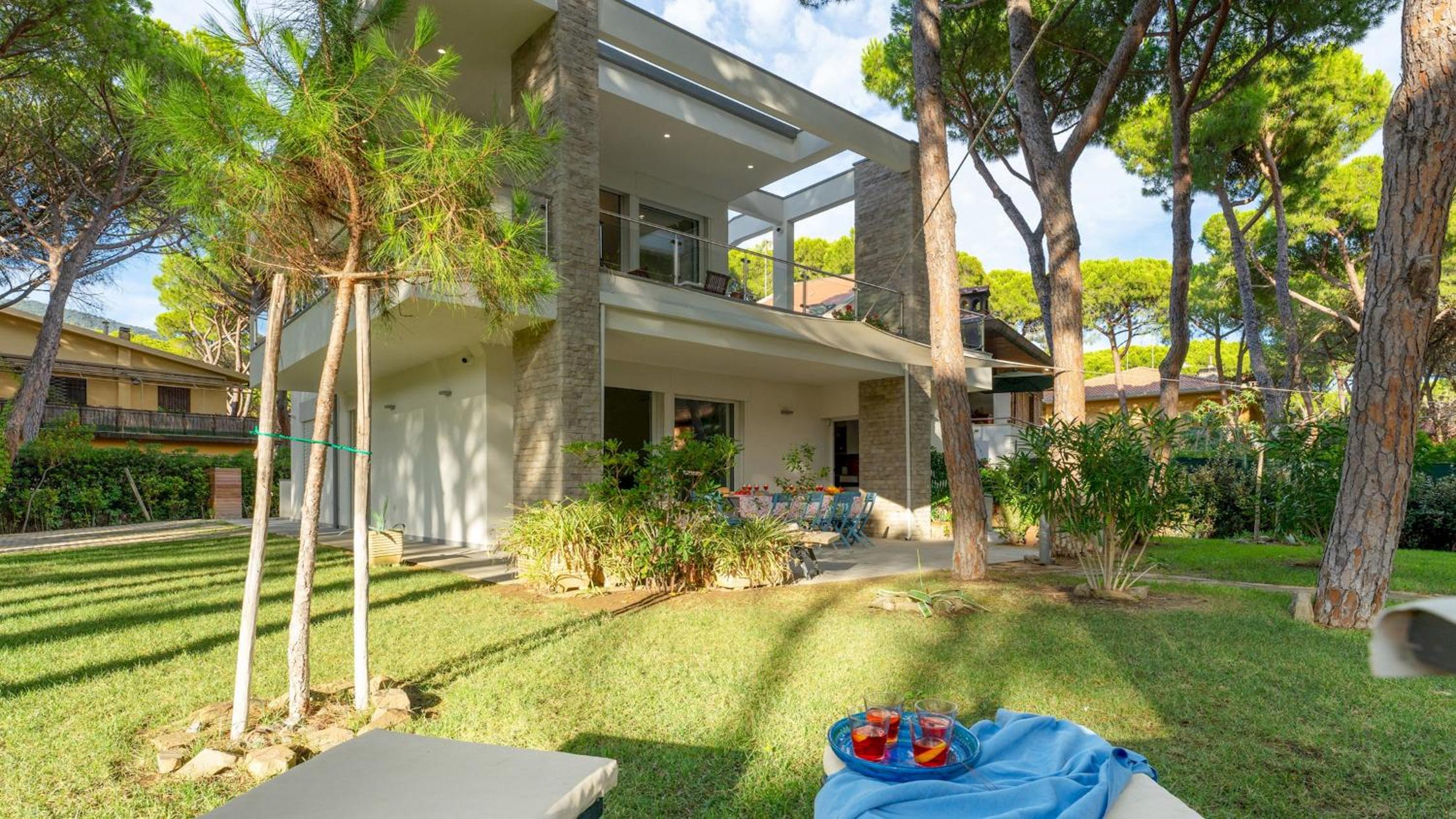 LA VILLA IN PINETA 10, Emma Villas