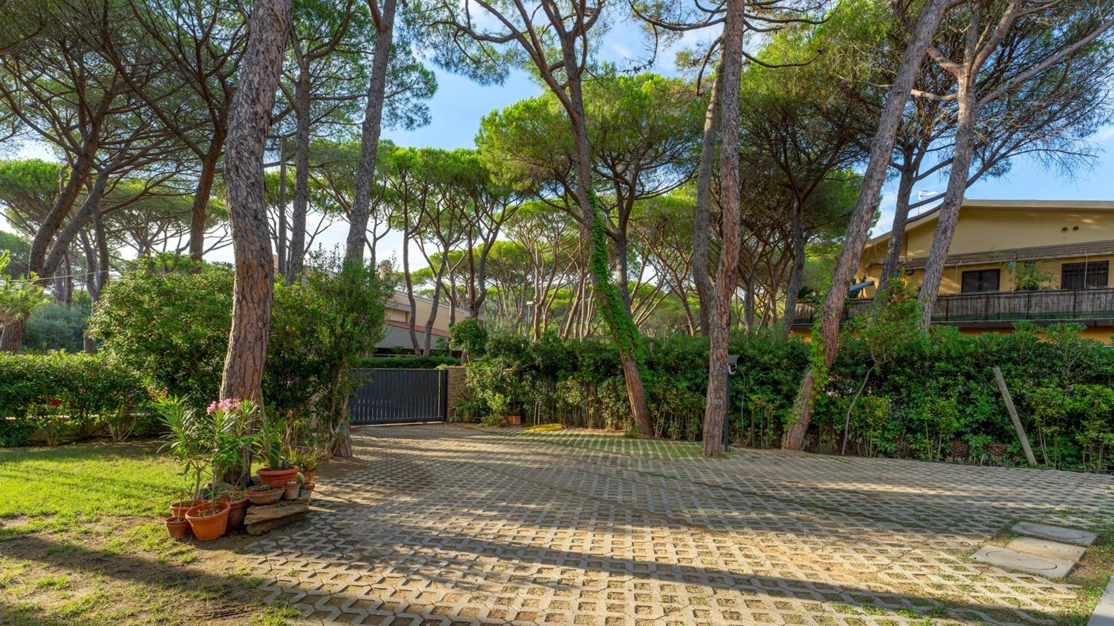 LA VILLA IN PINETA 10, Emma Villas