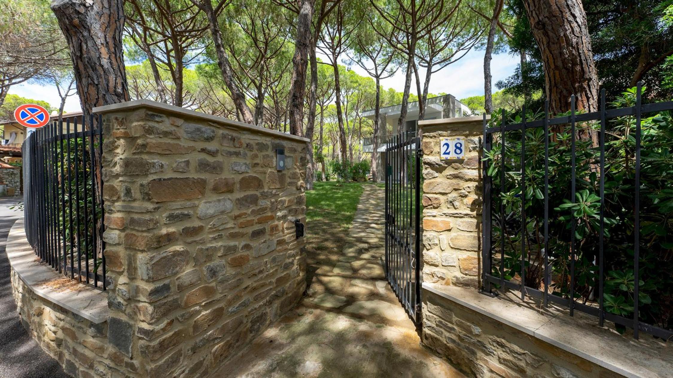 LA VILLA IN PINETA 10, Emma Villas