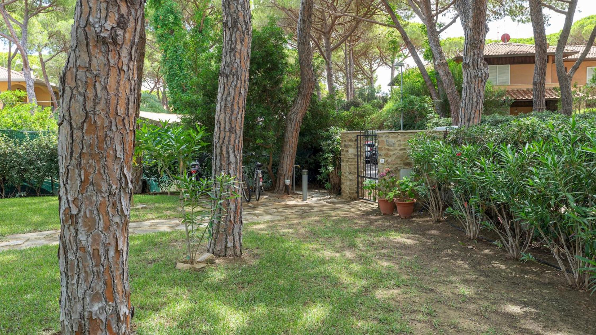 LA VILLA IN PINETA 10, Emma Villas