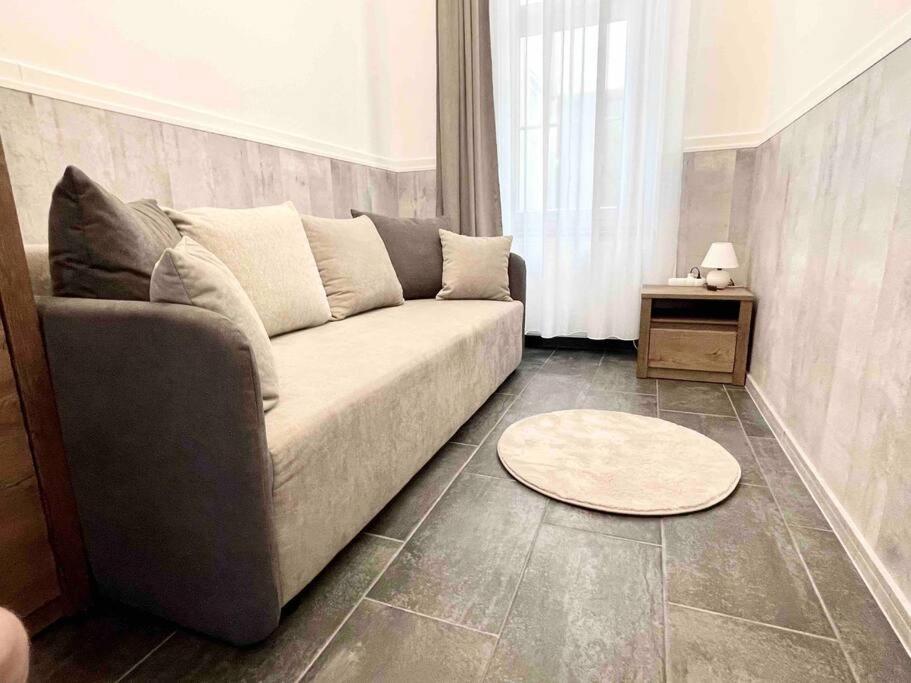 D3 Basilica Luxury Spacious Free Parking For 1 Car view 2