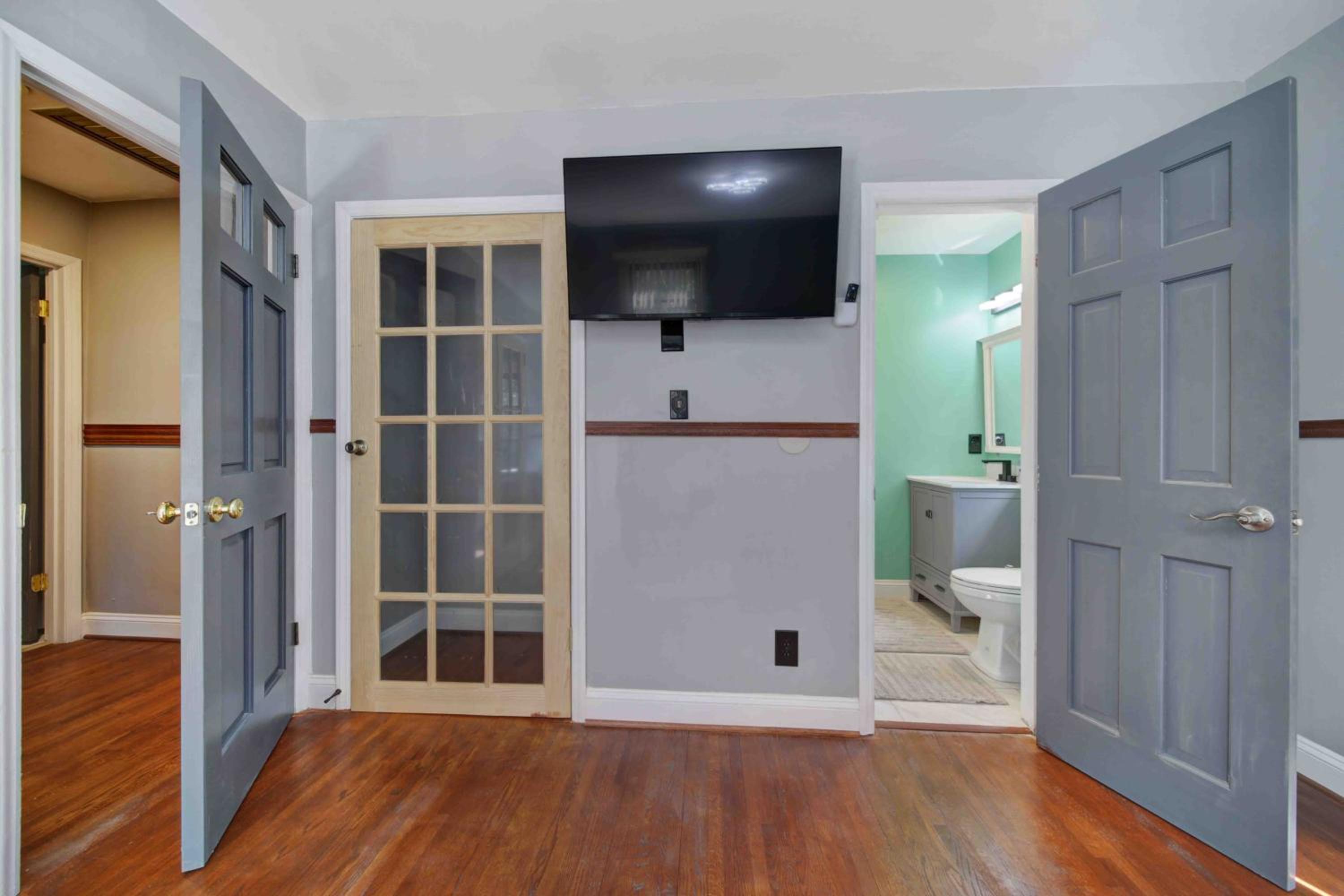 Cozy Ranch Hideaway 10 Min CLT Uptown w/EV charger view 5