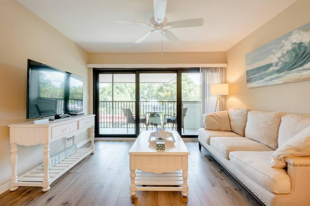 Park Shore Resort Beautiful Top Floor 2Bed 2Bath view 3