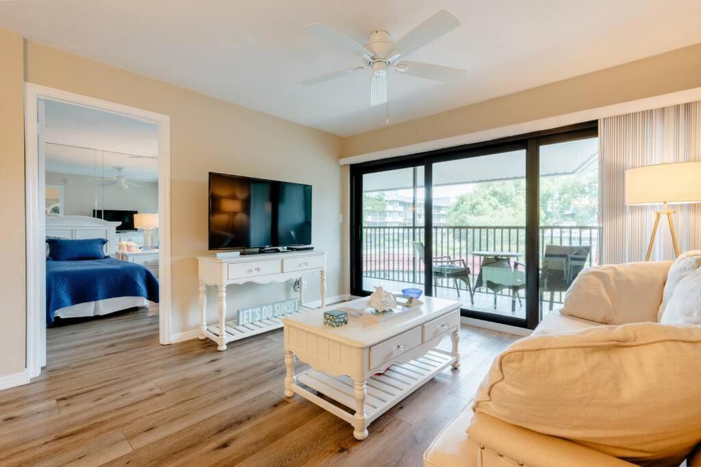 Park Shore Resort Beautiful Top Floor 2Bed 2Bath view 5