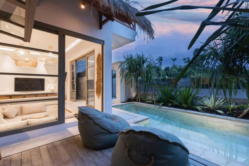 Villa Asri Canggu 1br villa with pool bar & rice paddy view view 4