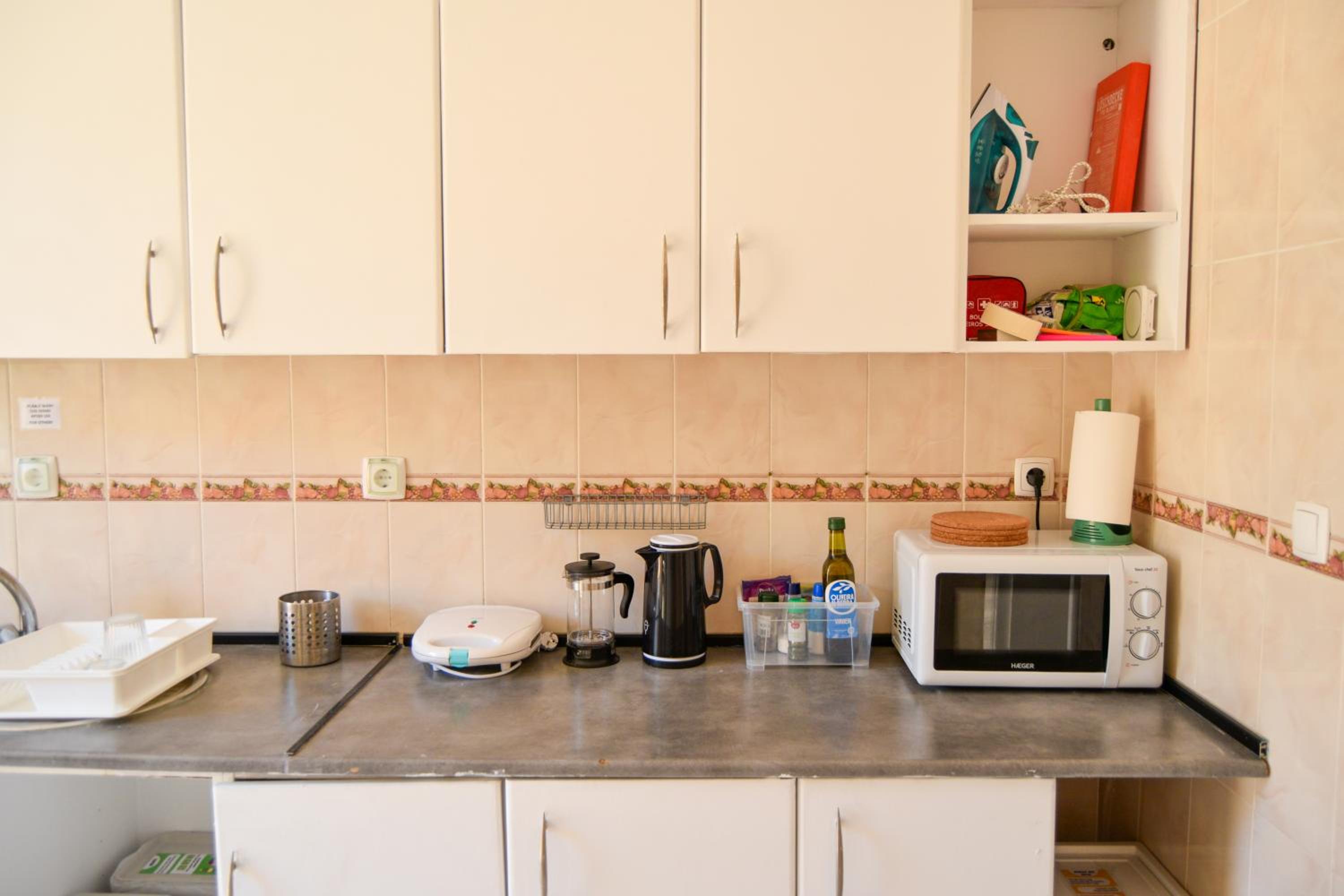 Central Lisbon Rooms in Palmira Shared Apartment For Surf Lovers view 4