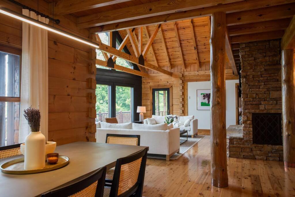 The Ridge: A Modern Cabin view 3