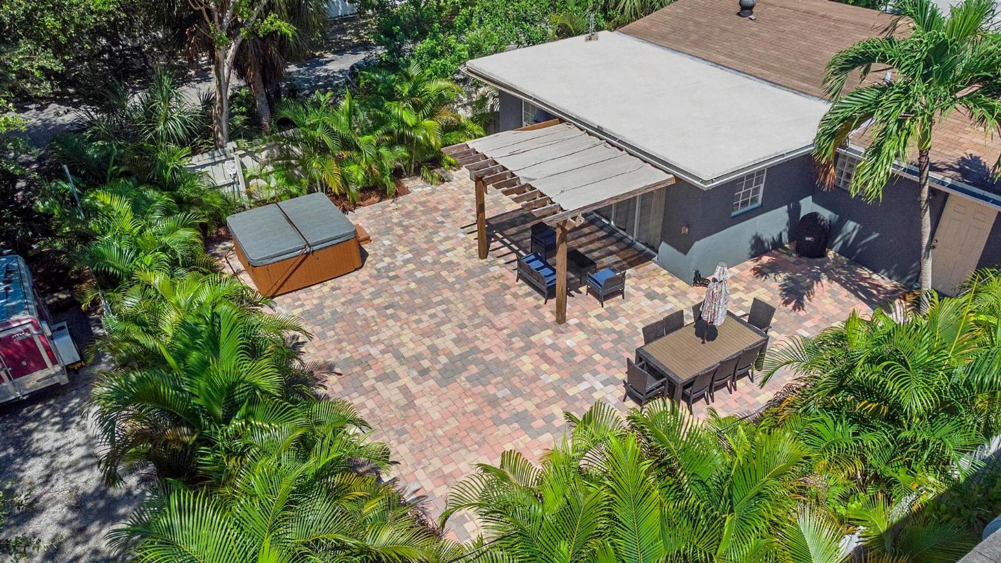 Farmhouse style Home- near Hollywood Beach/ Hot Tub! view 3