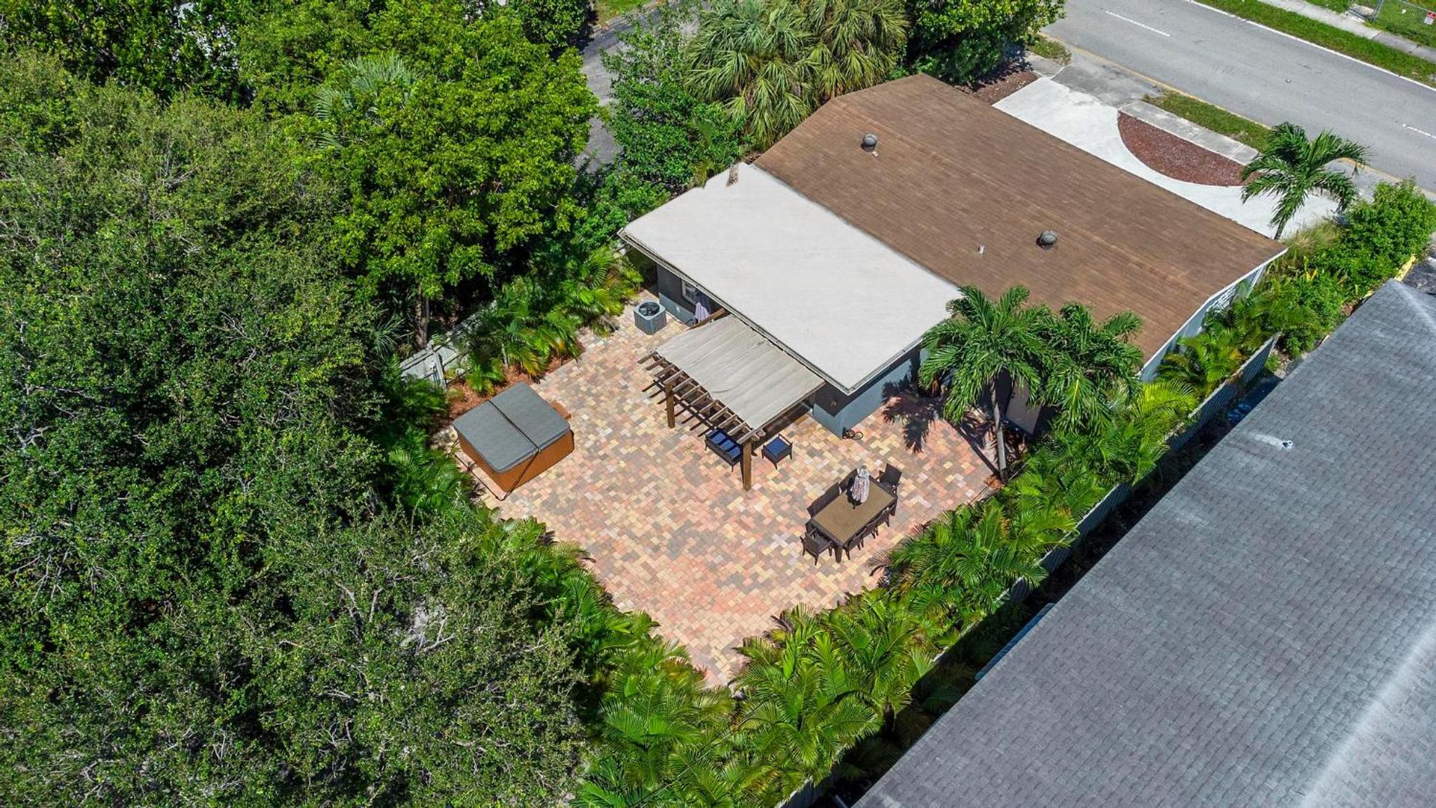 Farmhouse style Home- near Hollywood Beach/ Hot Tub! view 5