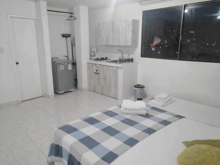 Aparta estudio en la avenida principal de Pereira 301