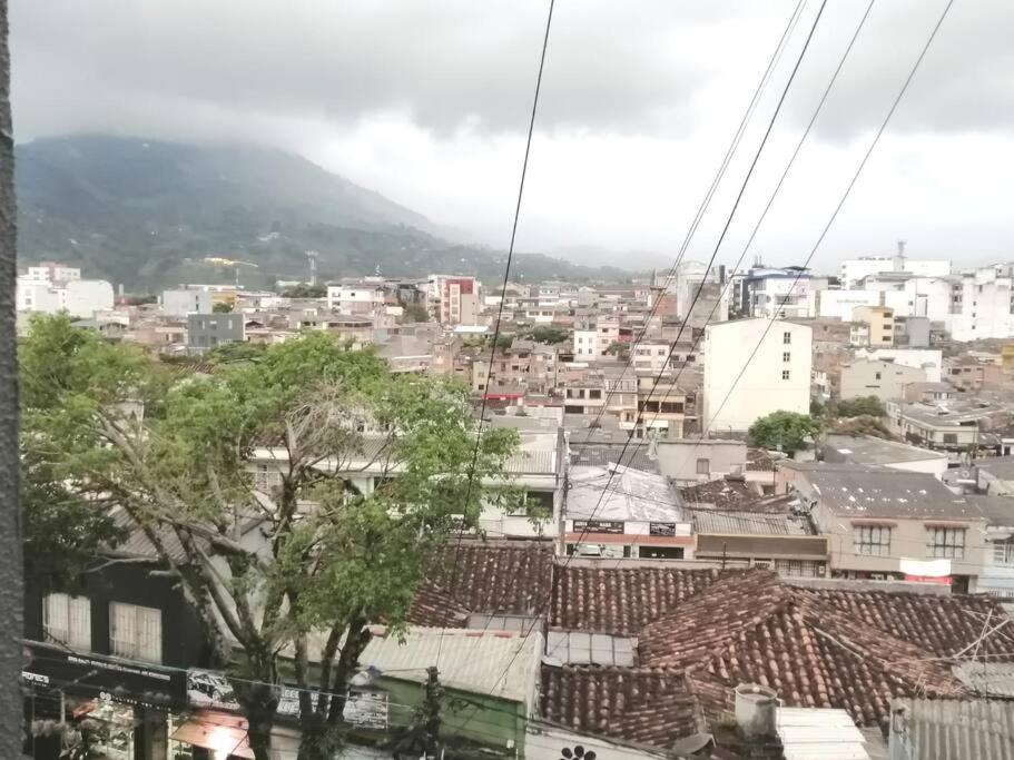 Aparta estudio en la avenida principal de Pereira 301