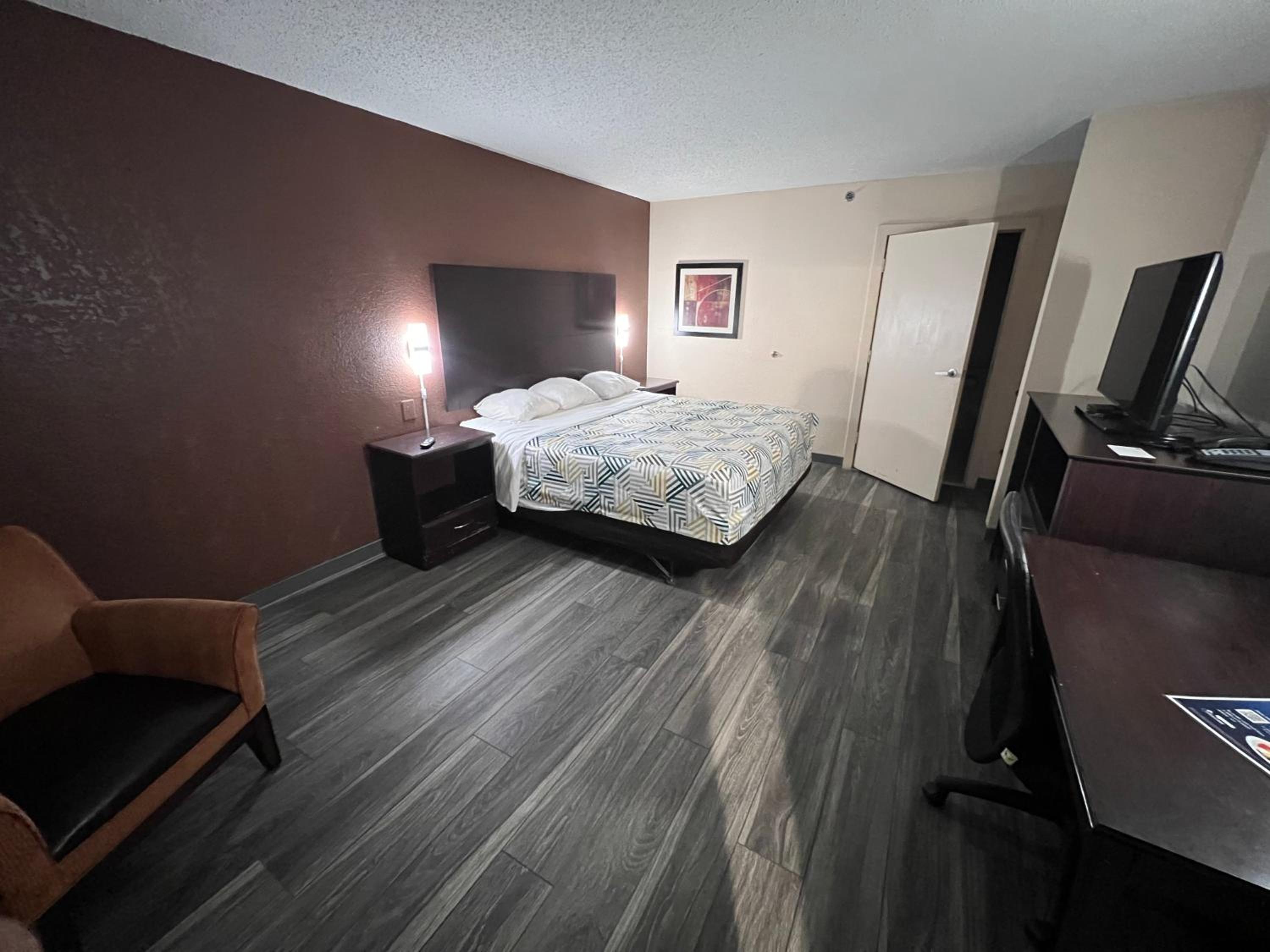 Oklahoma City Vacations - Motel 6 Oklahoma City OK Fairgrounds West - Property Image 28