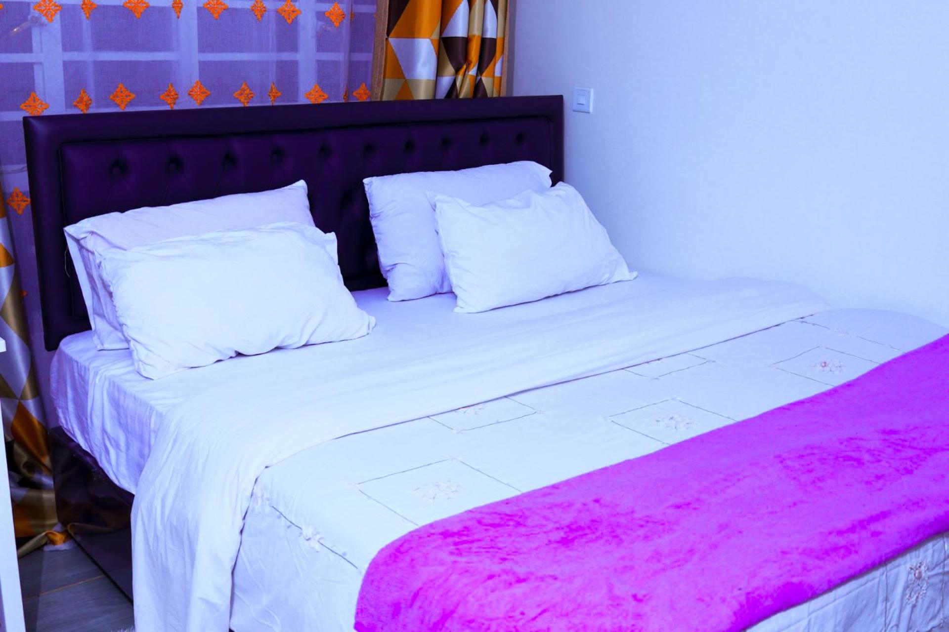 Oasis shade apartment