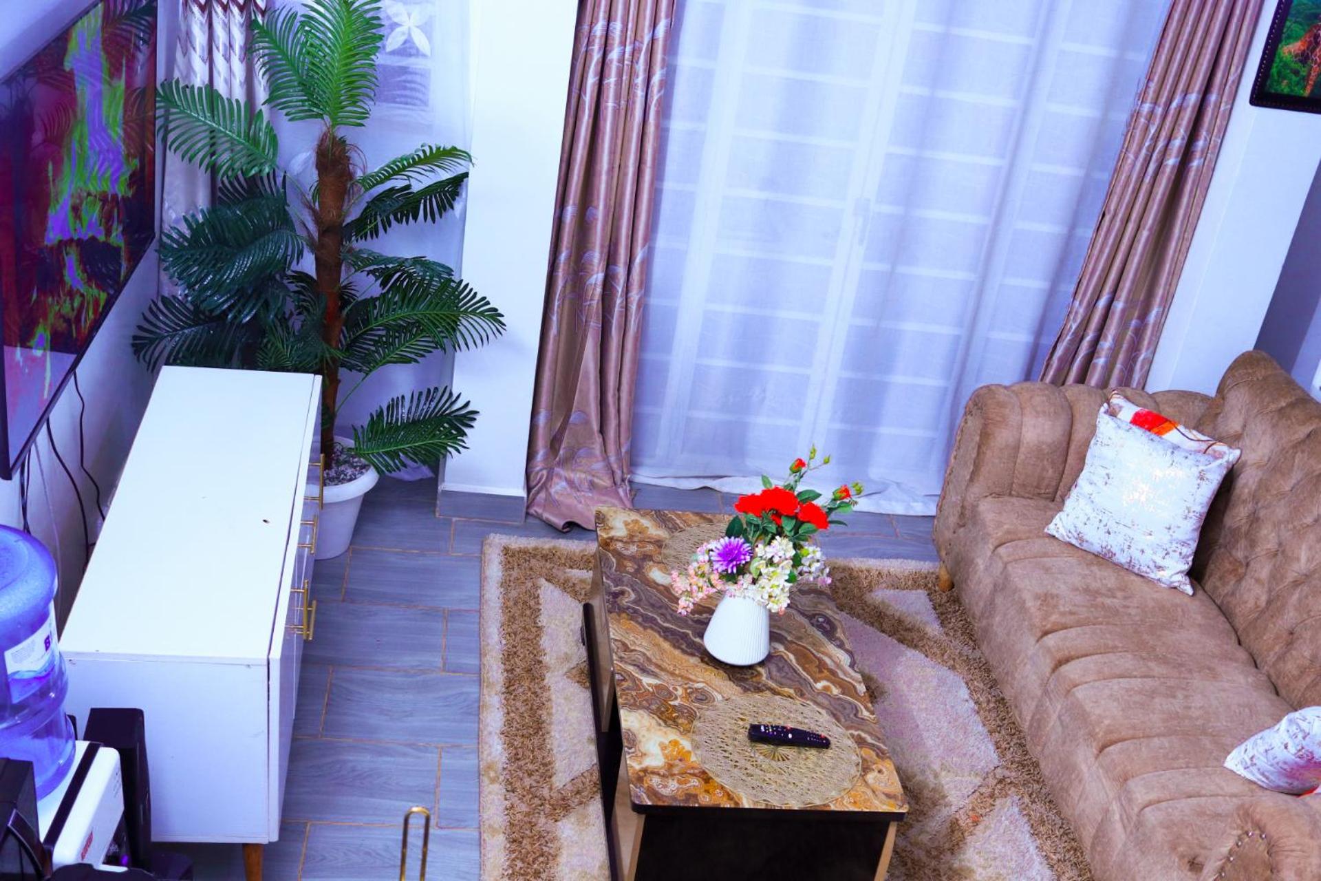 Oasis shade apartment