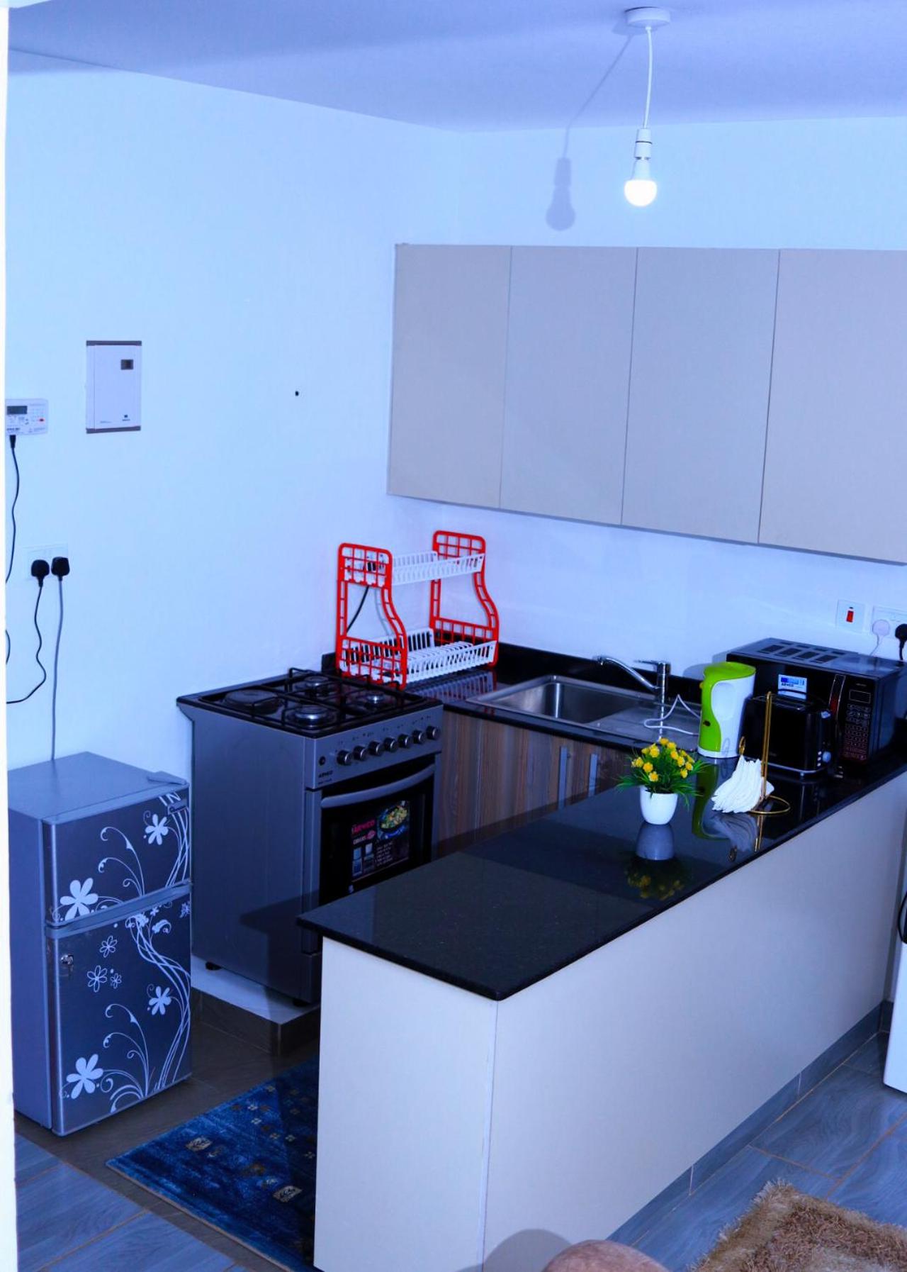 Oasis shade apartment
