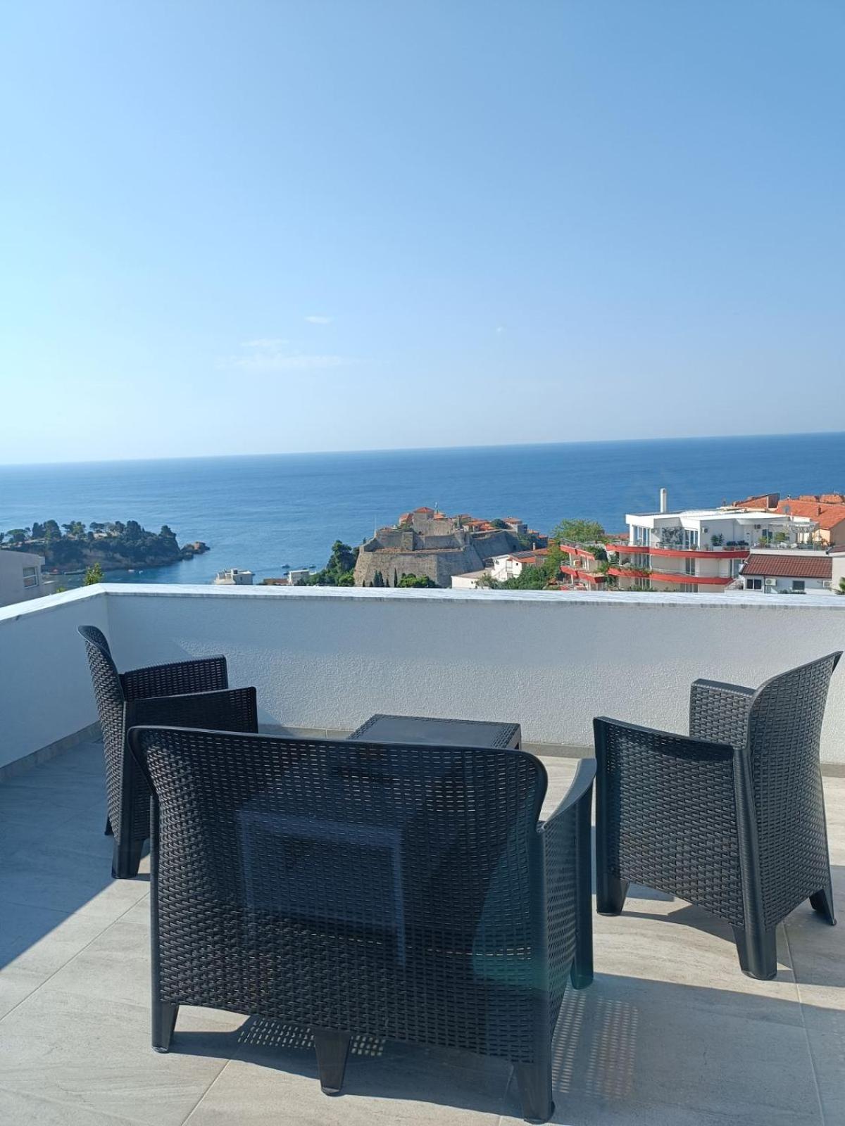 El Mar Apartments view 5