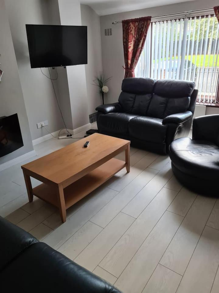 MASSIVE 4 Bed home walking distance to the City lights, perfect for business trips view 3