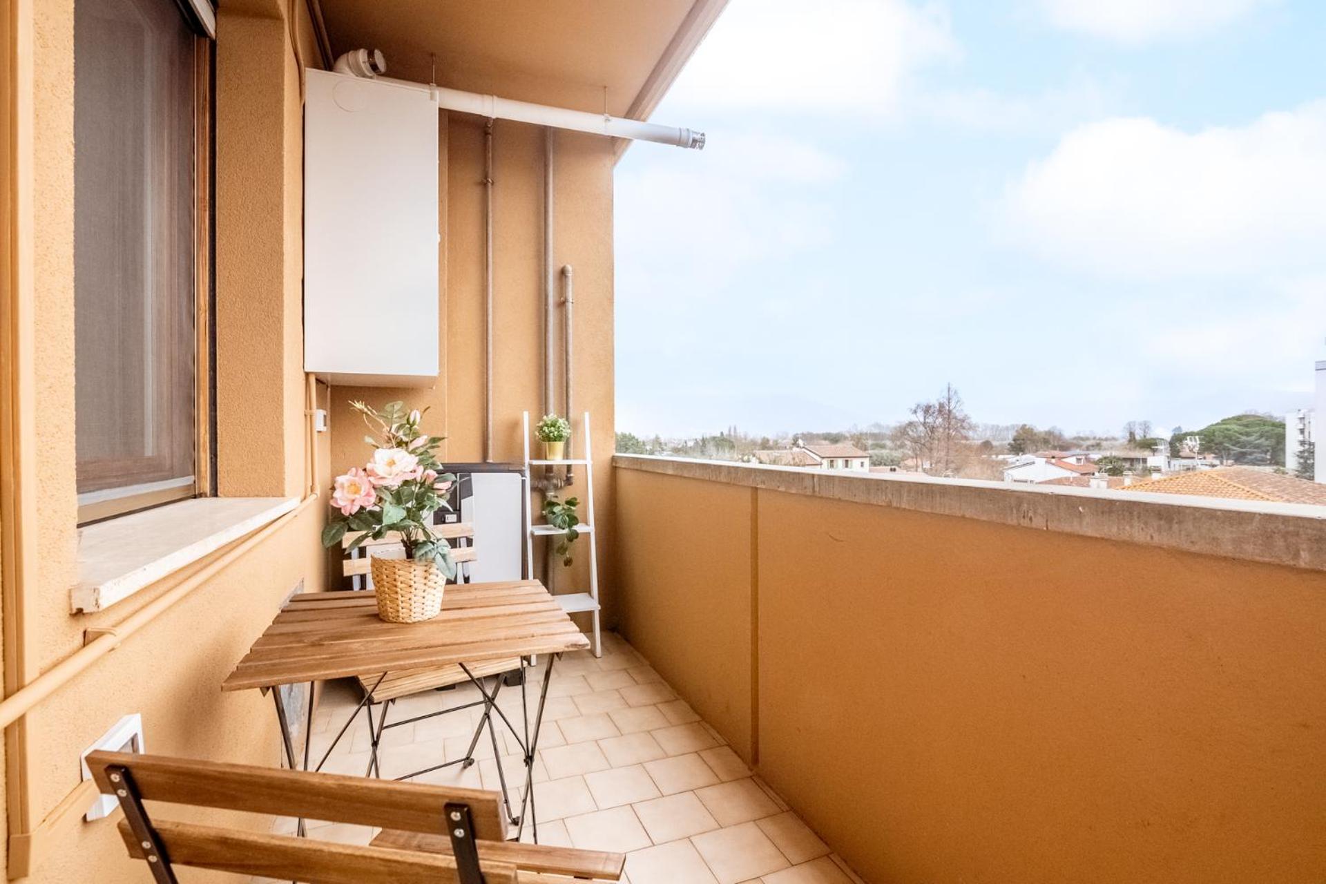 KRISTEL HOUSE Cisanello, free parking view 3