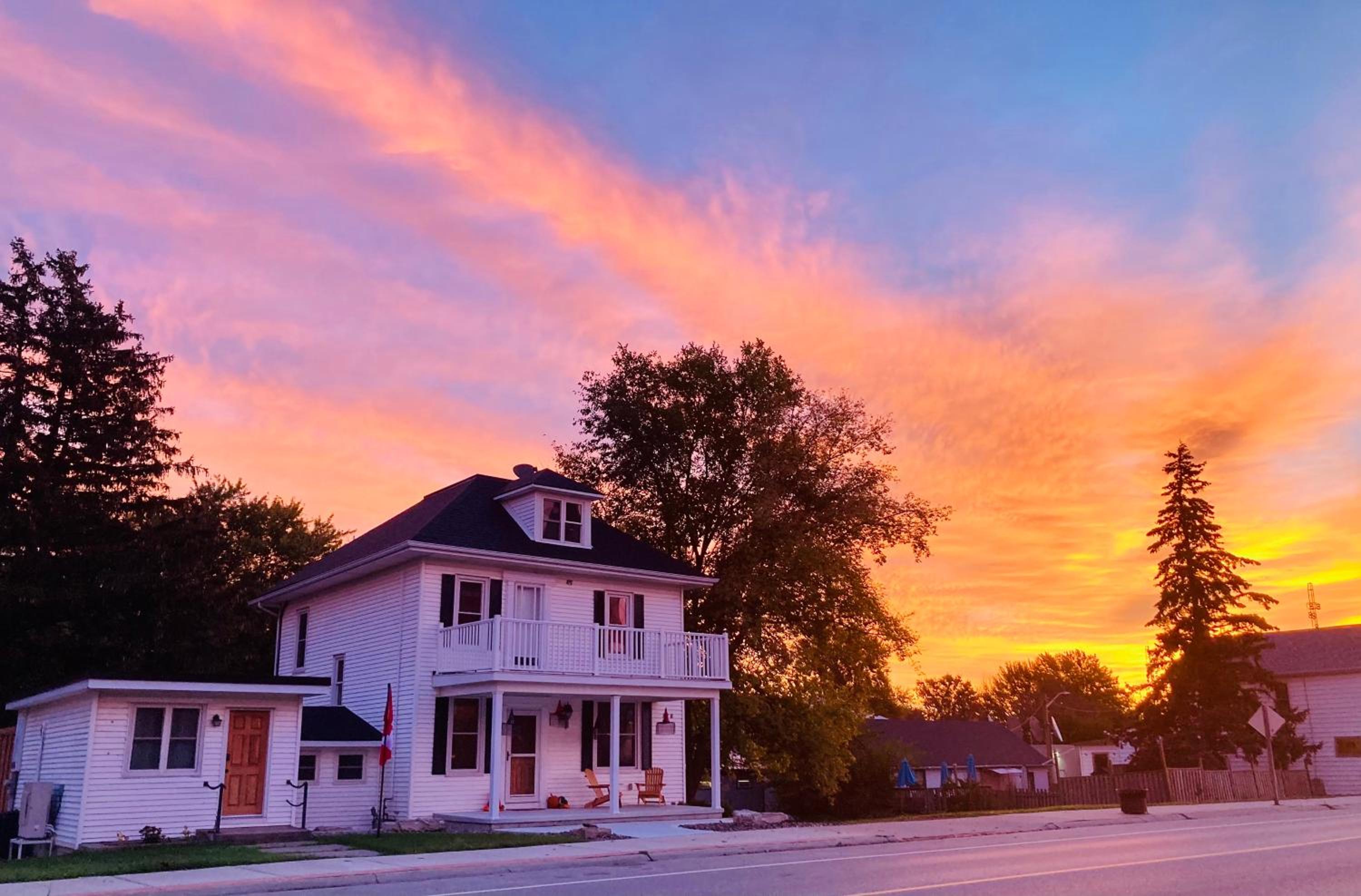 Cozy Kingsville Country Home Guest House