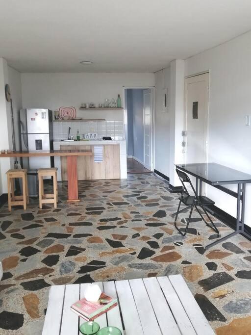 Apartamento en Pereira sobre la avenida principal de la ciudad 203
