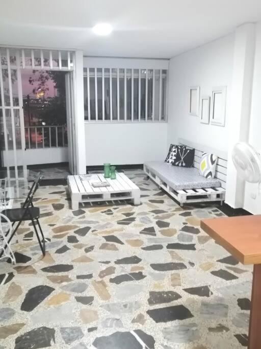 Apartamento en Pereira sobre la avenida principal de la ciudad 203