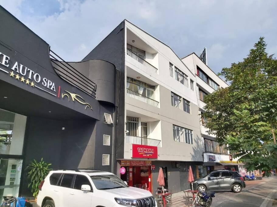Apartamento en Pereira sobre la avenida principal de la ciudad 203