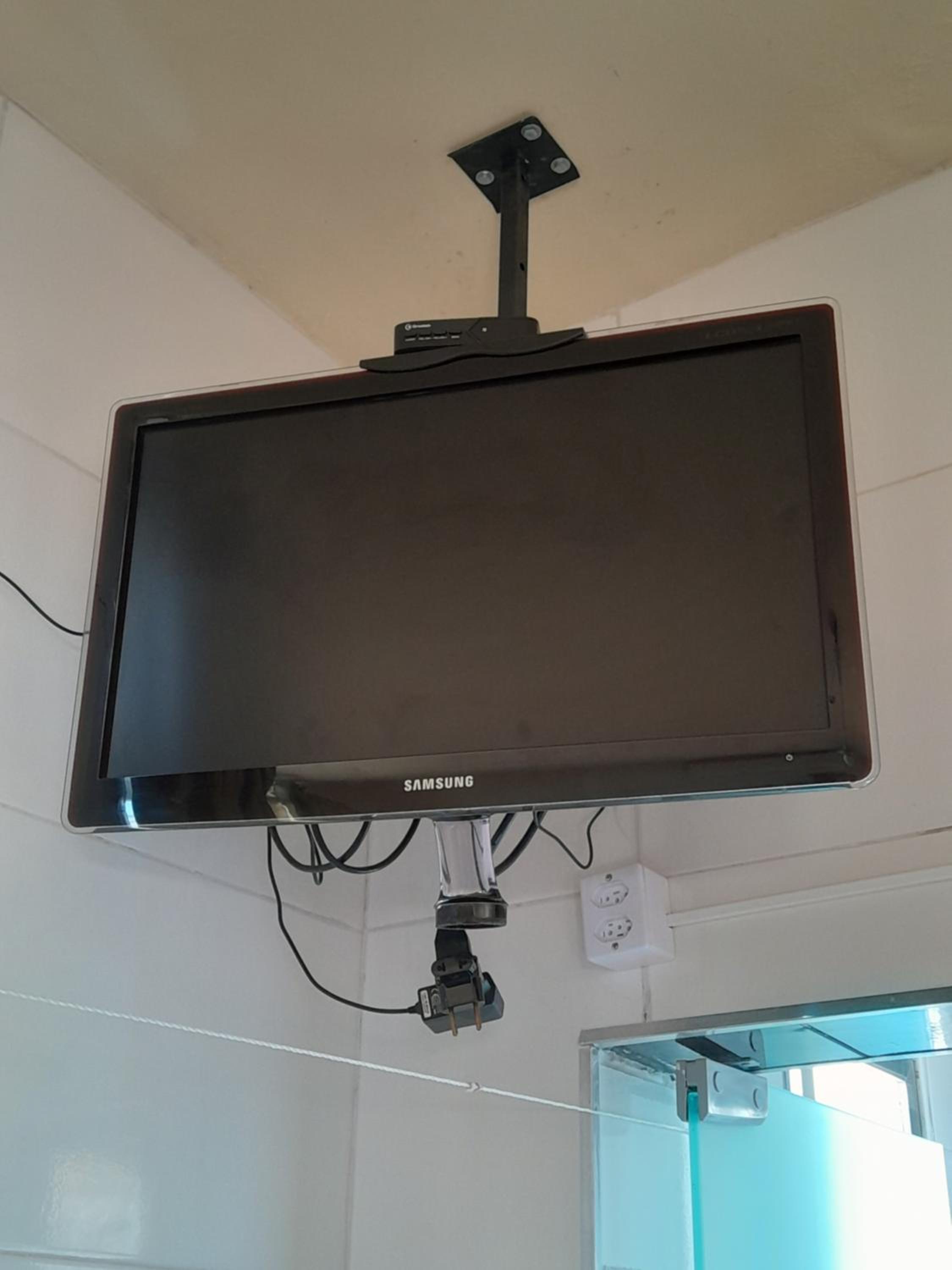 Guarapari com elevador, reformado, Wi-Fi, TV com Smart, vista livre e estacionamento