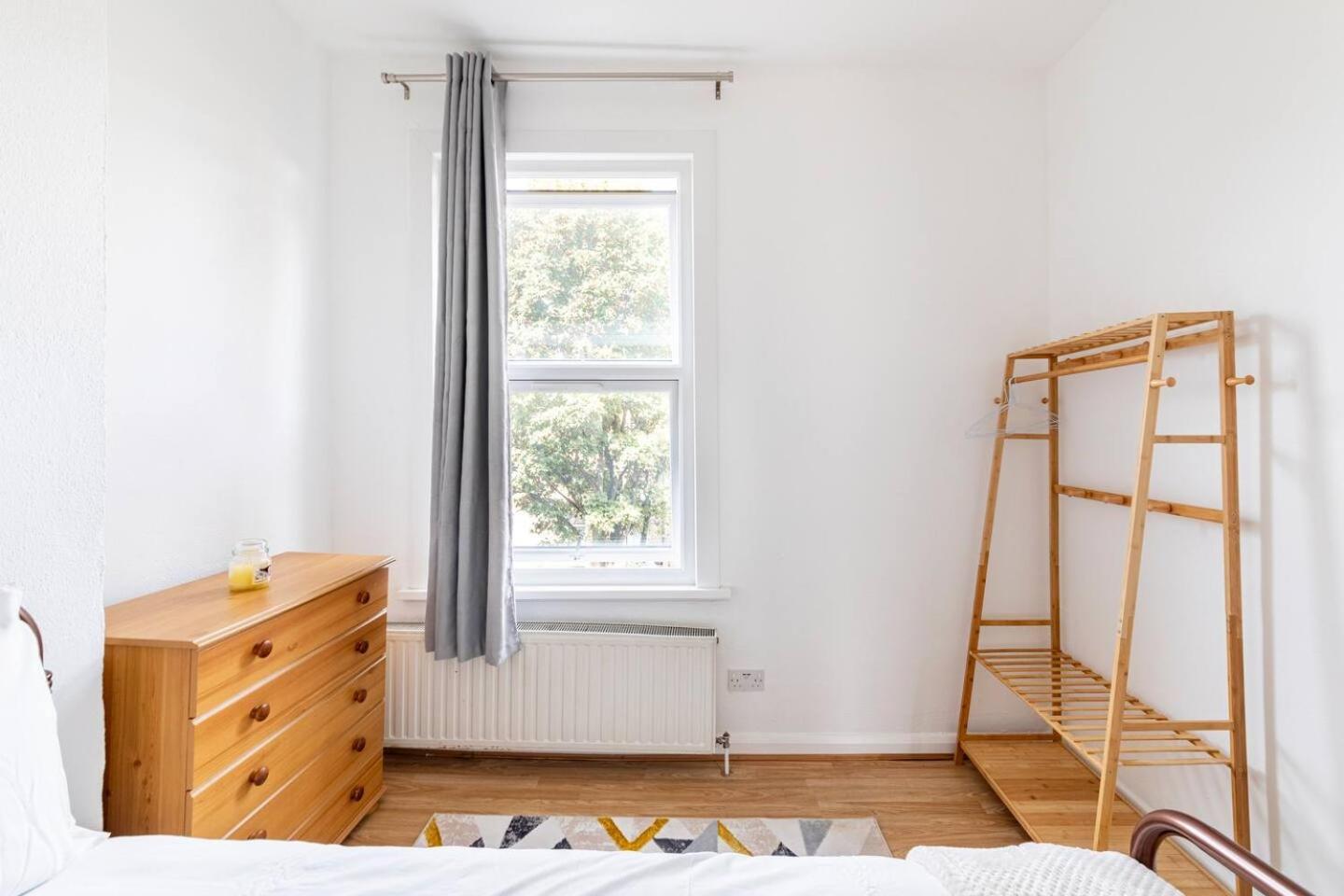Large, Bright and Spacious 3 Bed Flat in London