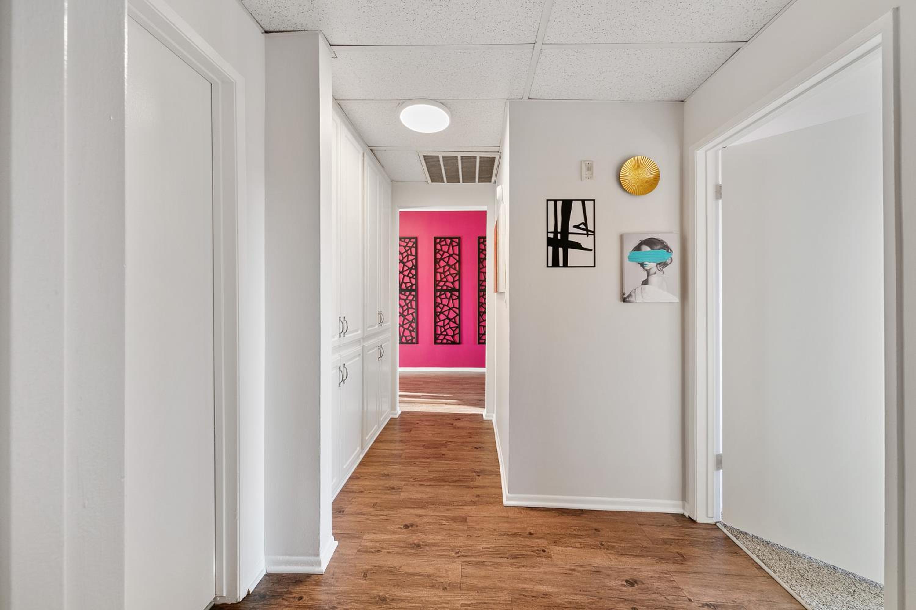Beverly Hills Chic 2 bed 2bath with Patio and Parking 309