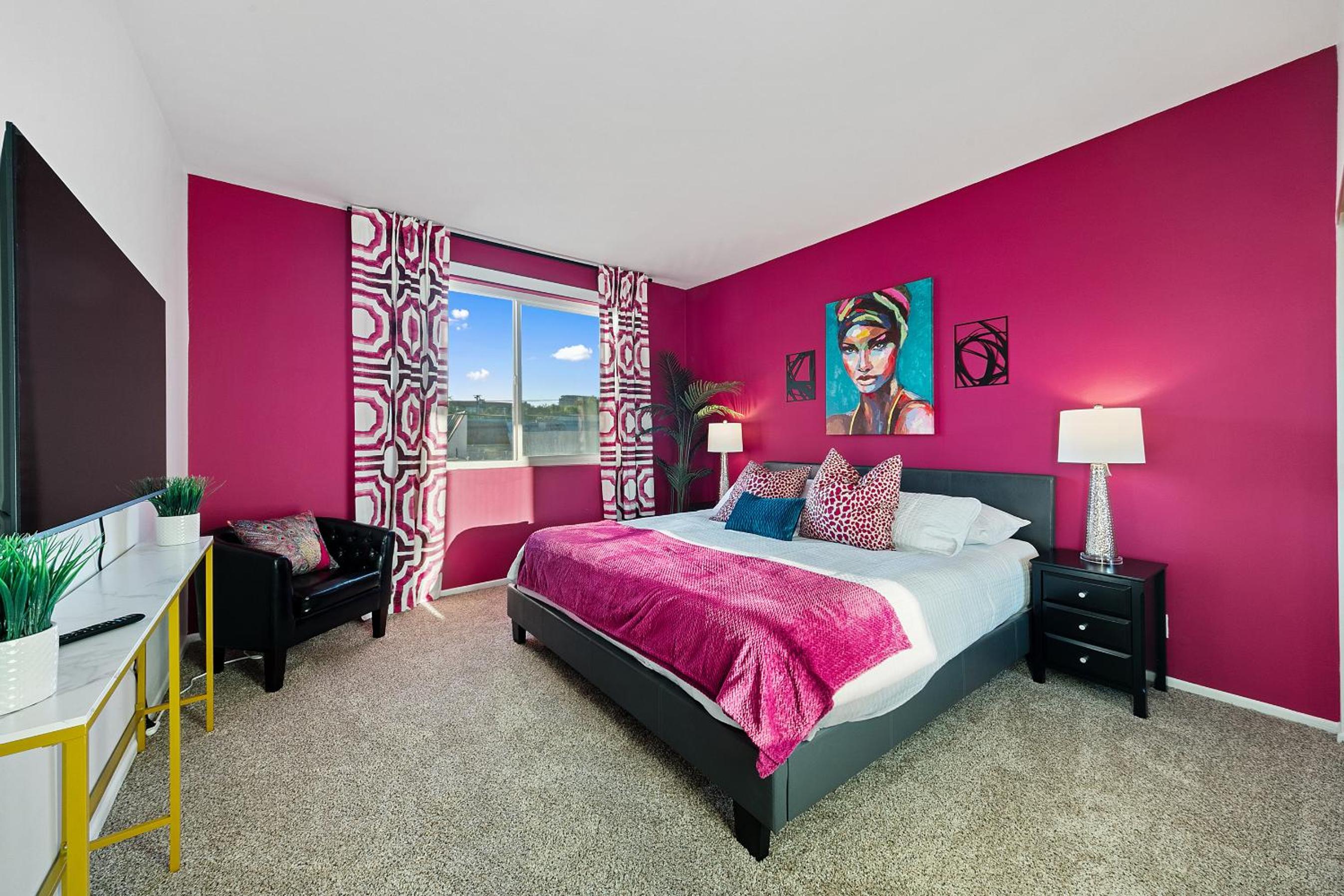 Beverly Hills Chic 2 bed 2bath with Patio and Parking 309